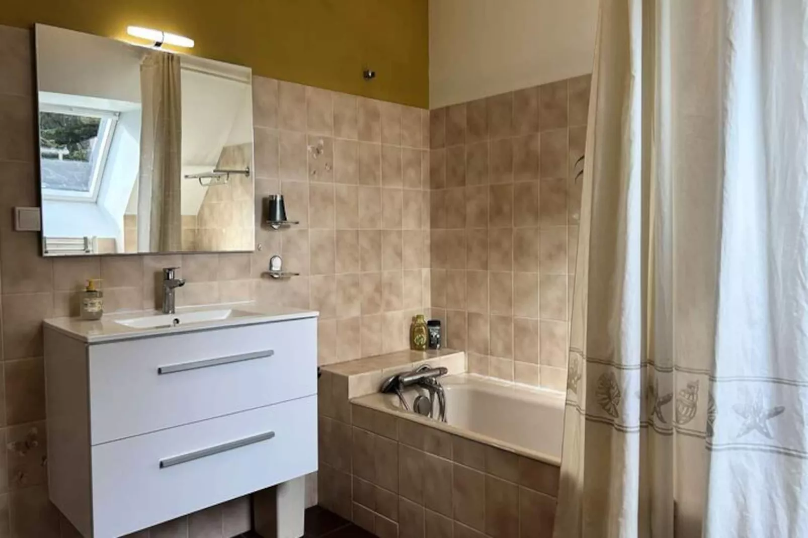 Résidence Les Hôpitaux-Niet-getagd