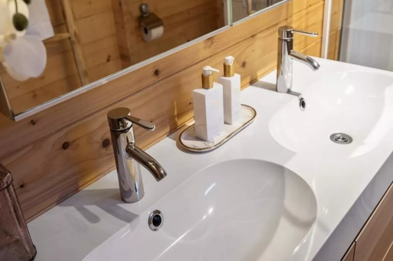 The Sea Lodge-Niet-getagd