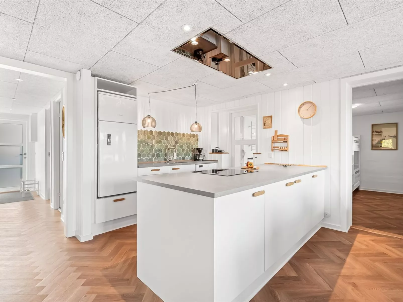 "Bela" -  from the sea-Binnen