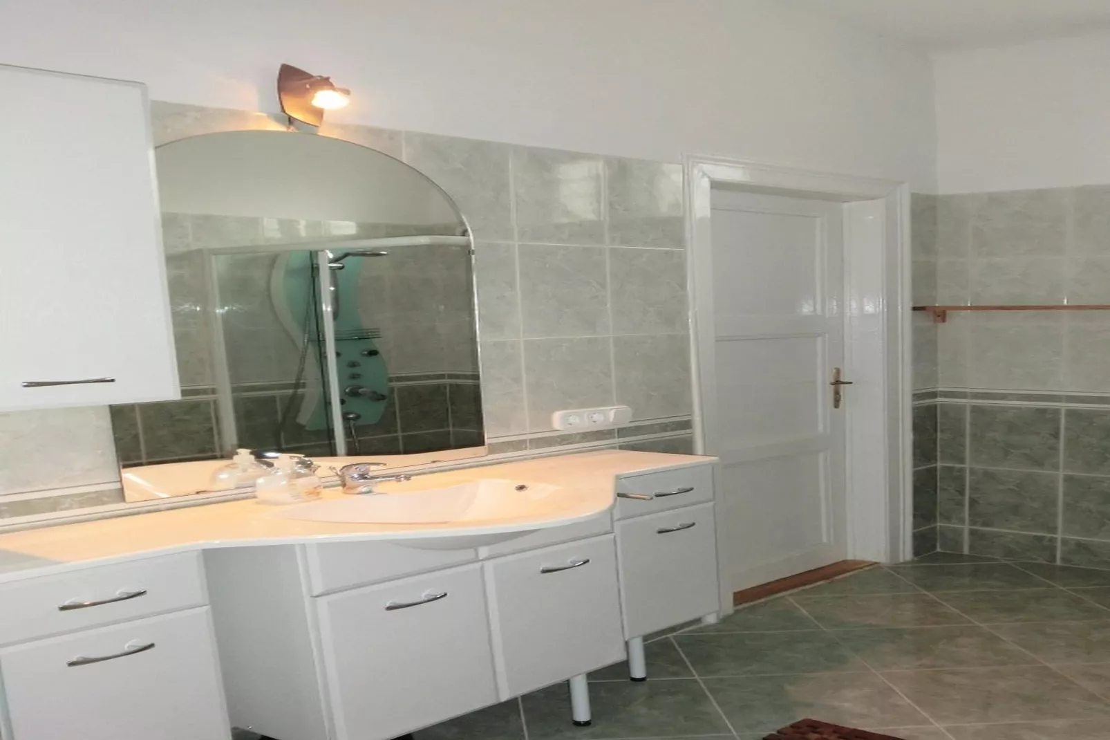 Ferienhaus in Budapest mit großem Garten-Badkamer