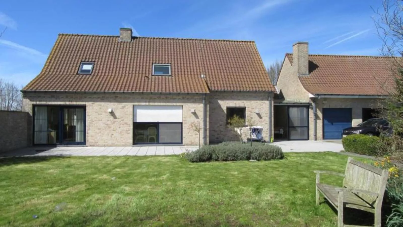 Frontzate-Buitenkant zomer