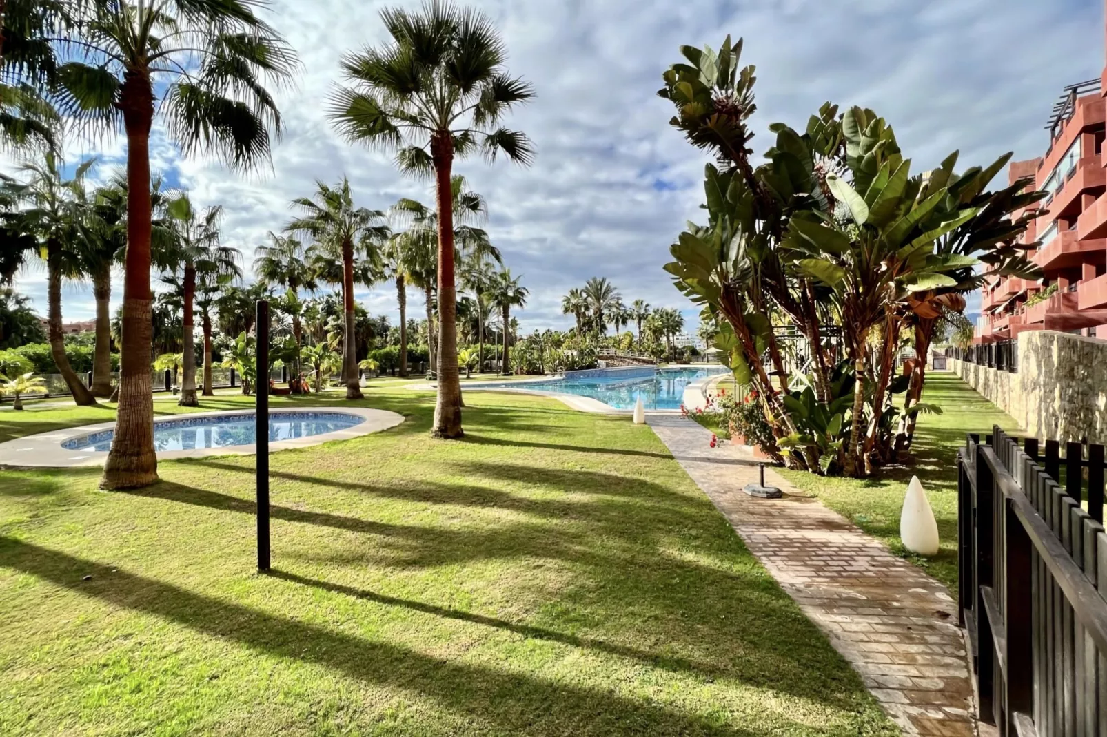 Apartamento los Moriscos Golf-Tuinen zomer