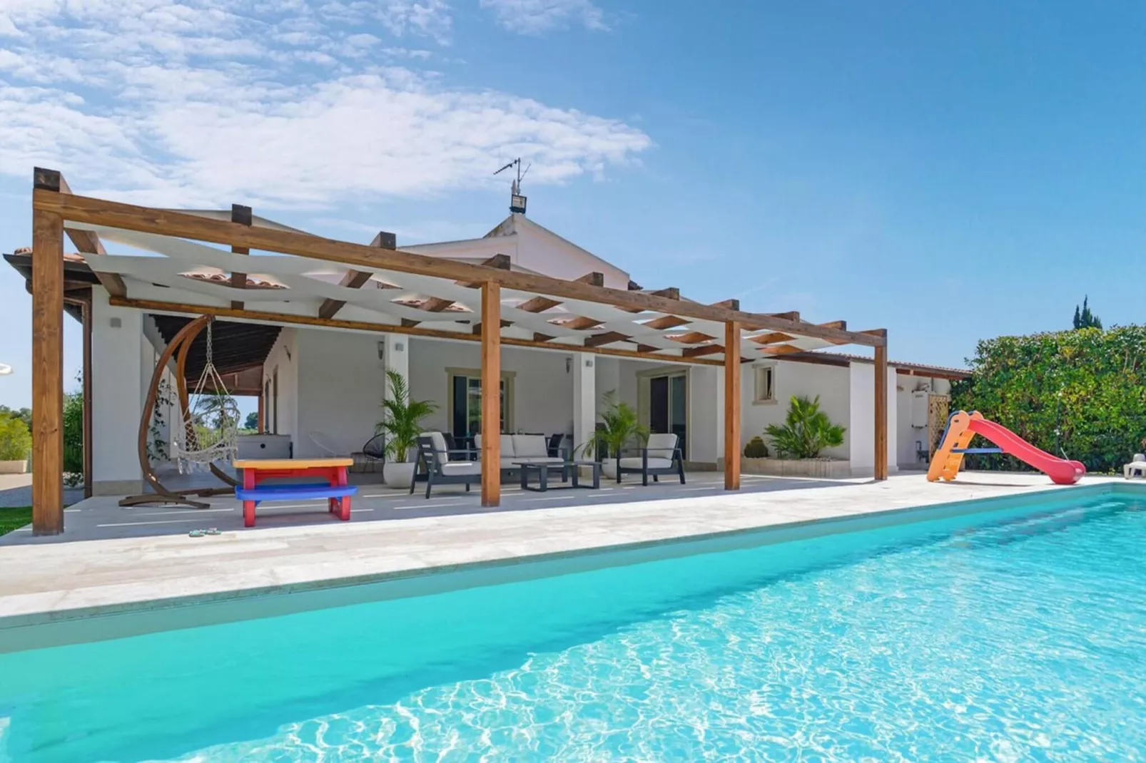 Villa Frati-Buitenkant zomer