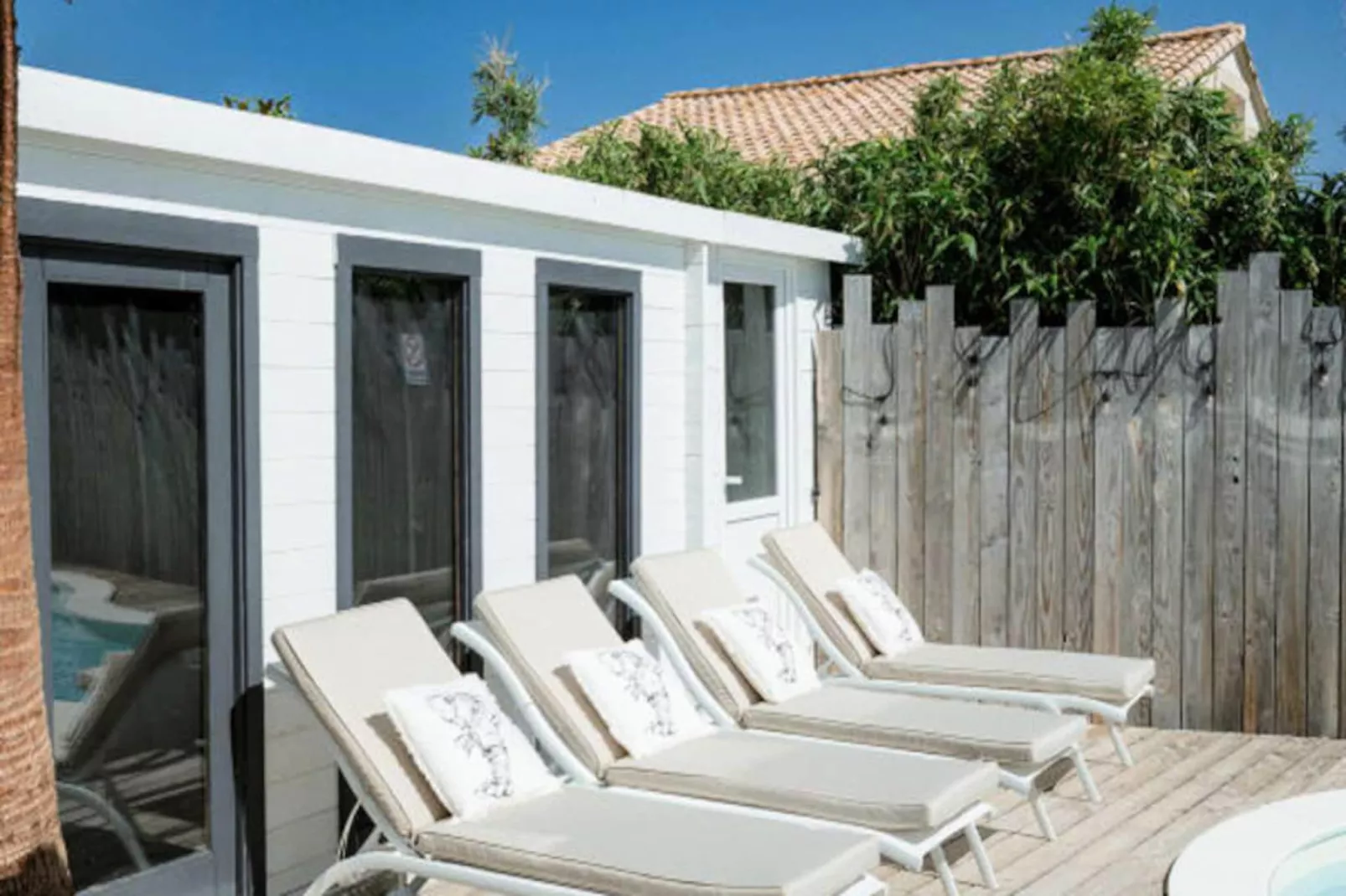 Résidence La Perle Rose Villa Standing 5 &eacute;toiles Avec Piscine Jacuzzi Et Superbe Vue-Niet-getagd