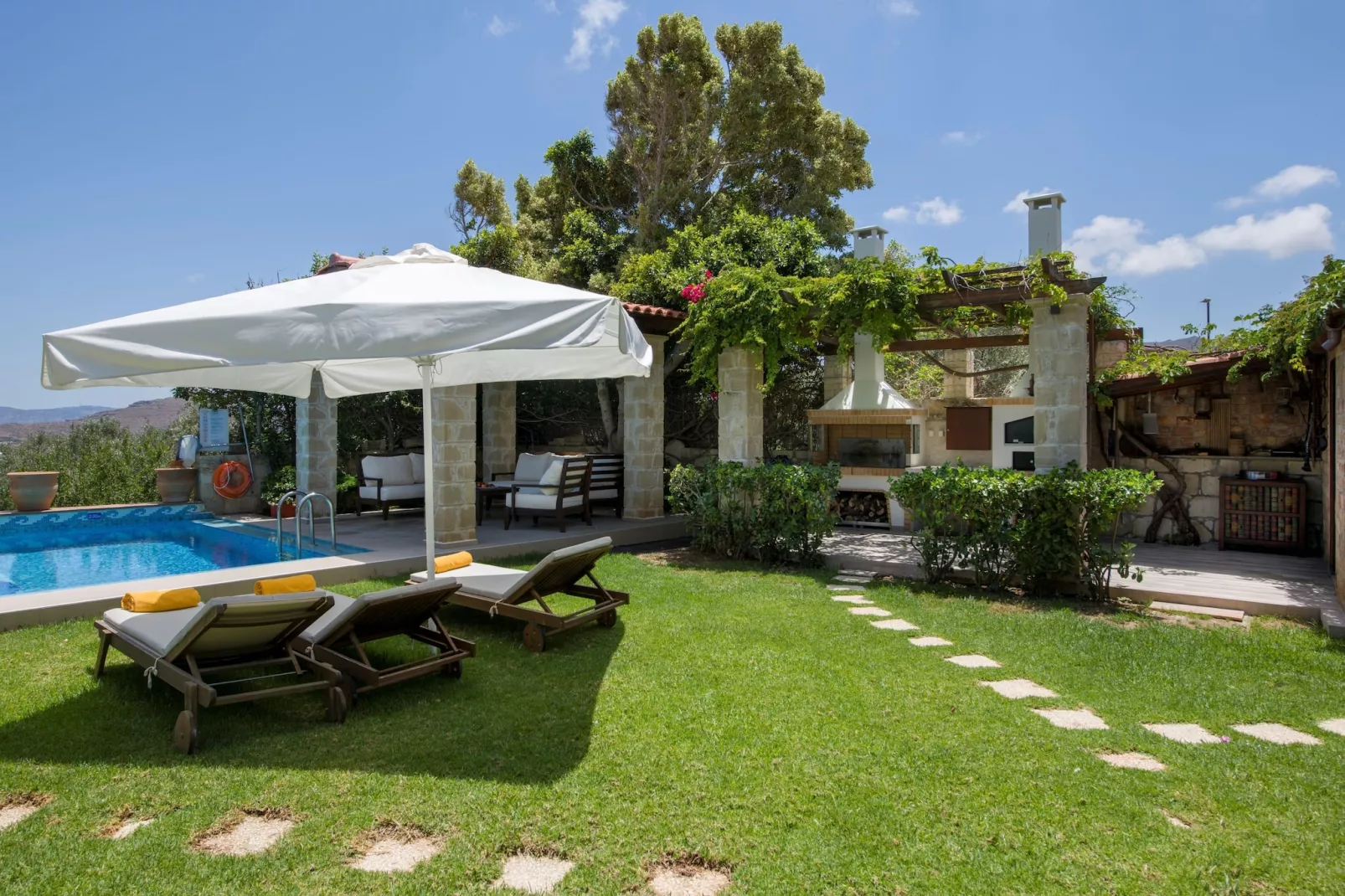 Villa Arhontariki 8prs-Tuinen zomer