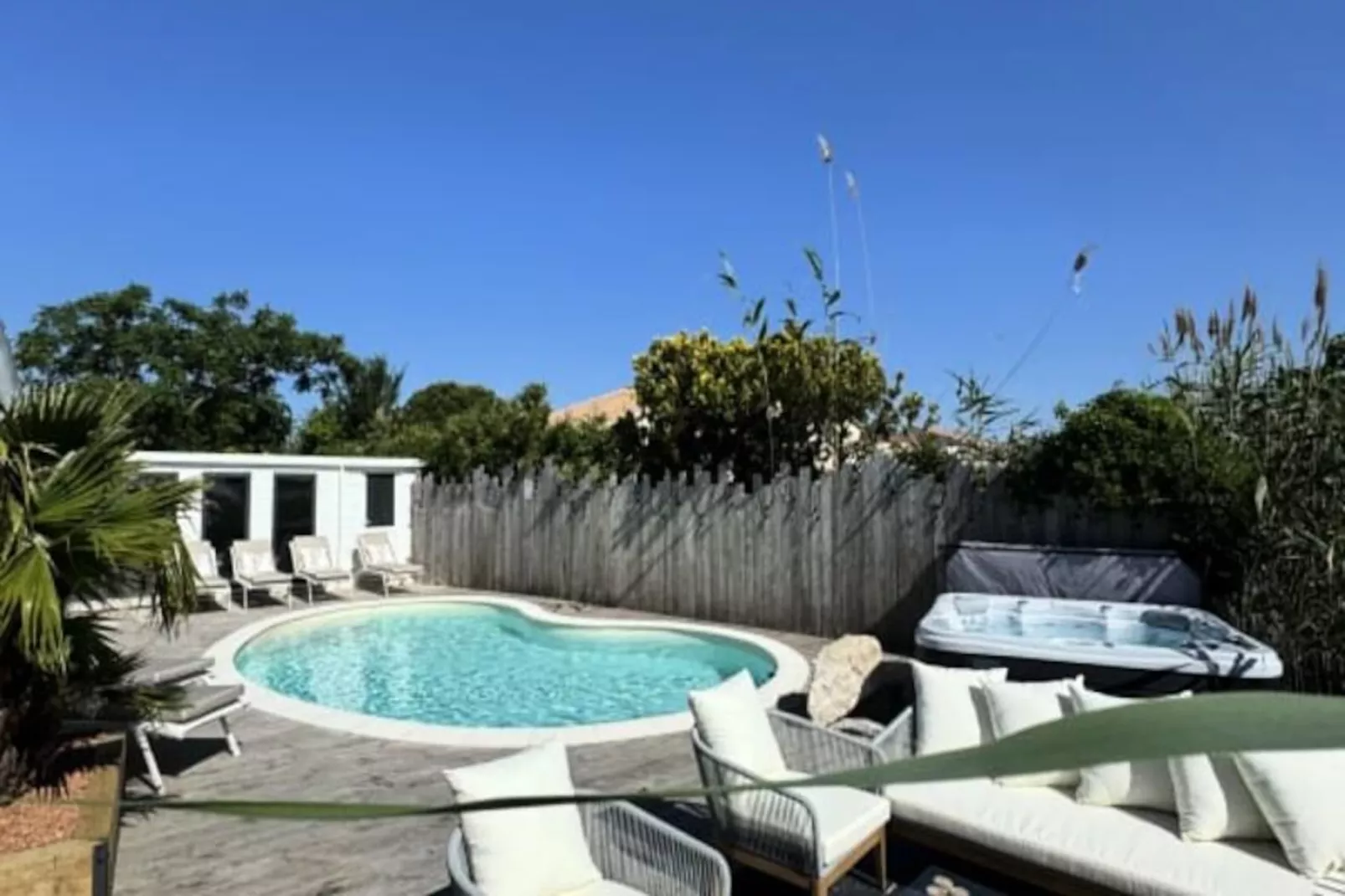 Résidence La Perle Rose Villa Standing 5 &eacute;toiles Avec Piscine Jacuzzi Et Superbe Vue-Niet-getagd