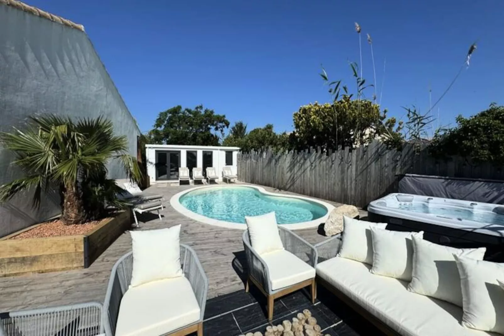 Résidence La Perle Rose Villa Standing 5 &eacute;toiles Avec Piscine Jacuzzi Et Superbe Vue-Niet-getagd