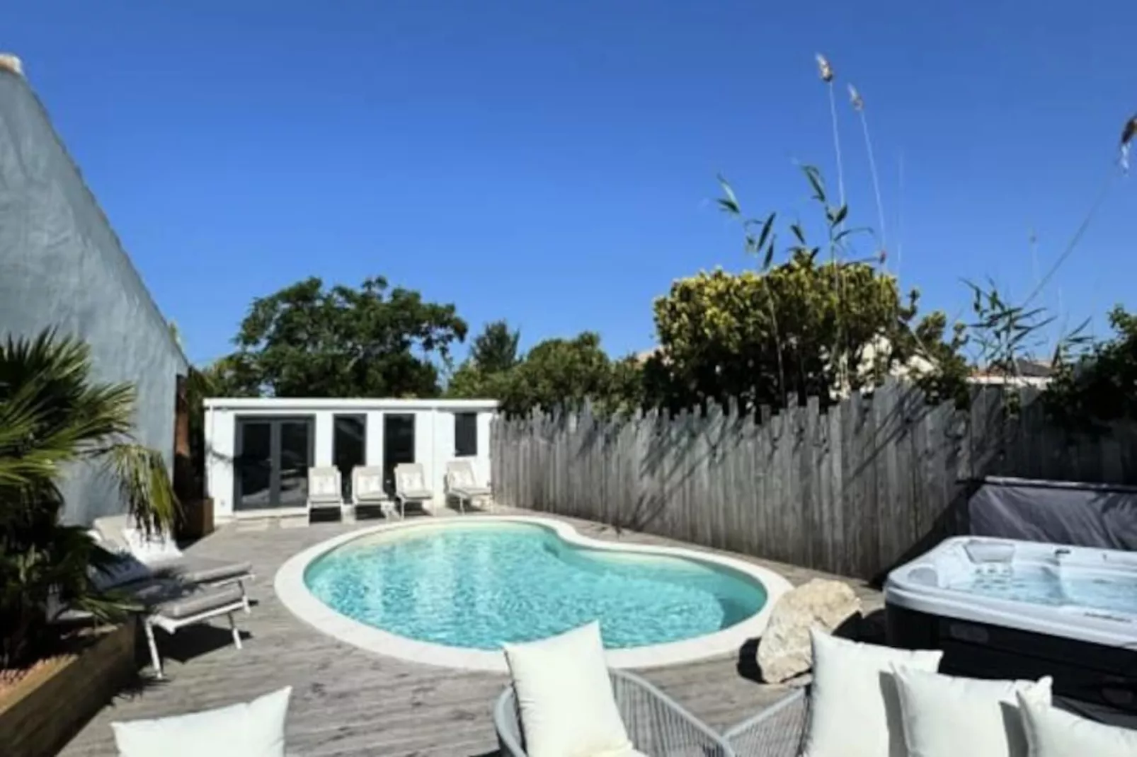 Résidence La Perle Rose Villa Standing 5 &eacute;toiles Avec Piscine Jacuzzi Et Superbe Vue-Niet-getagd