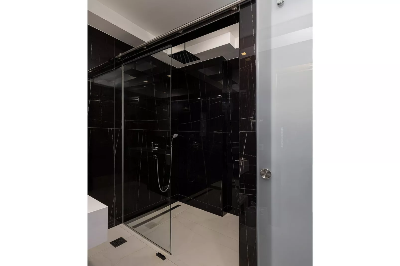 Villa Aloni 8prs-Badkamer