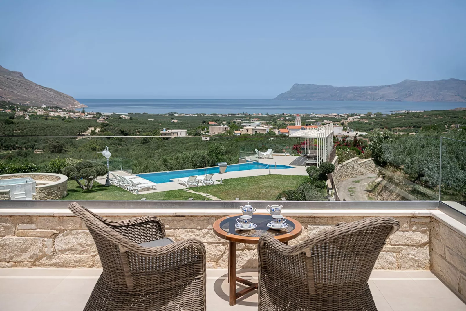 Villa Aloni 8prs-Terrasbalkon