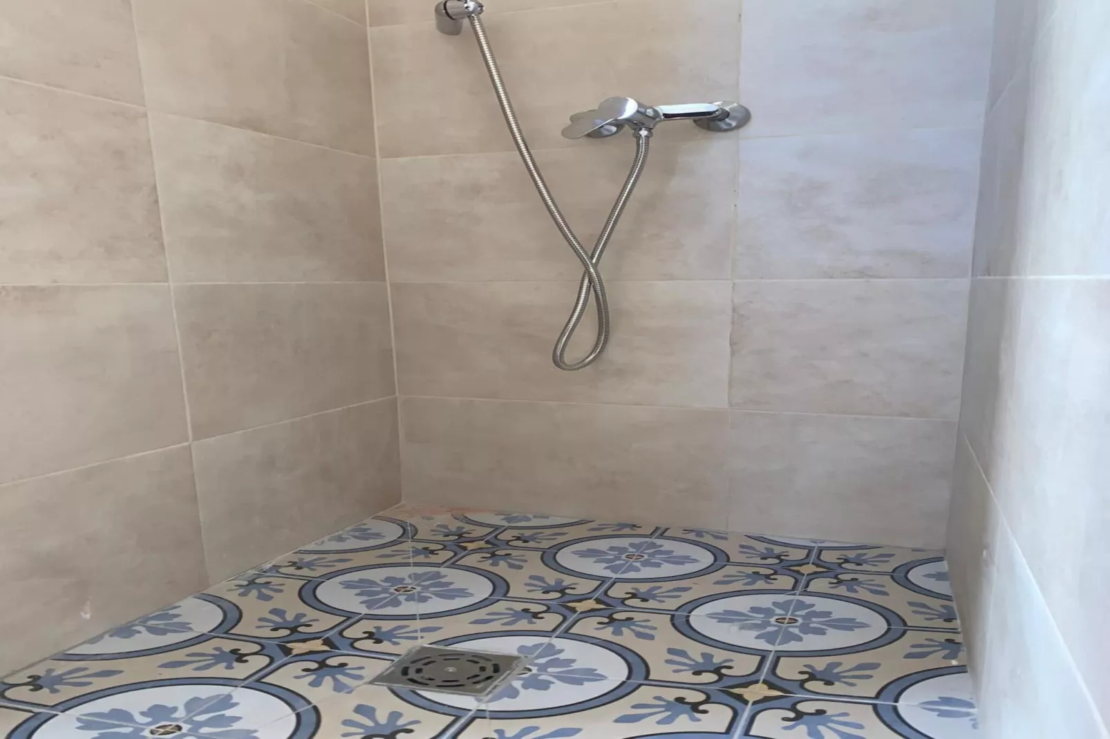 Paola -Casa Mevak-Badkamer