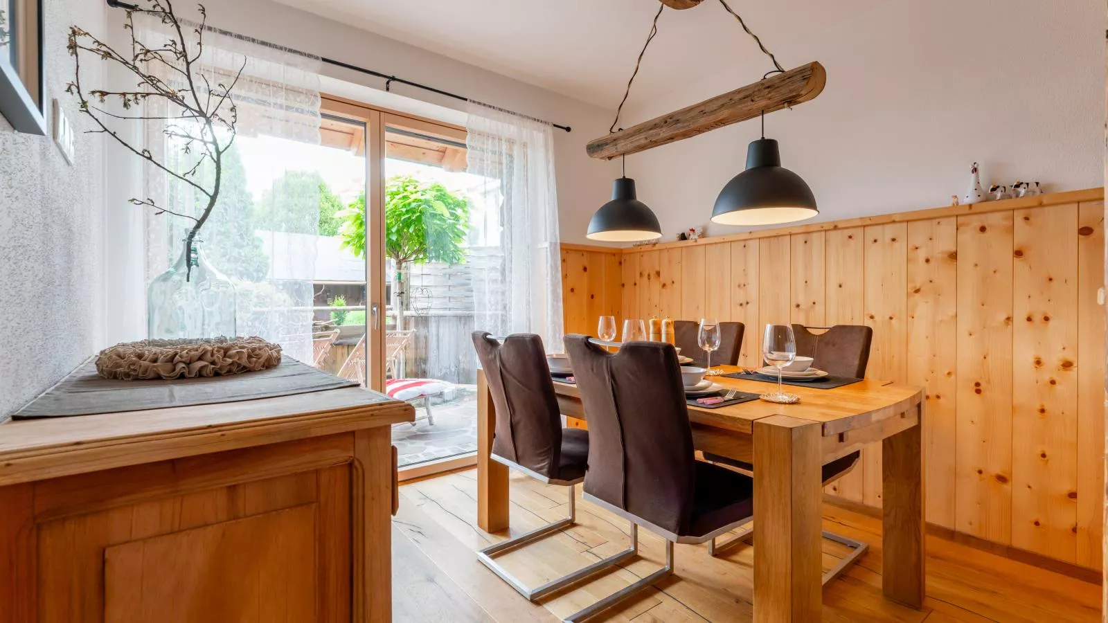 Tauernapart I und II-Eetkamer