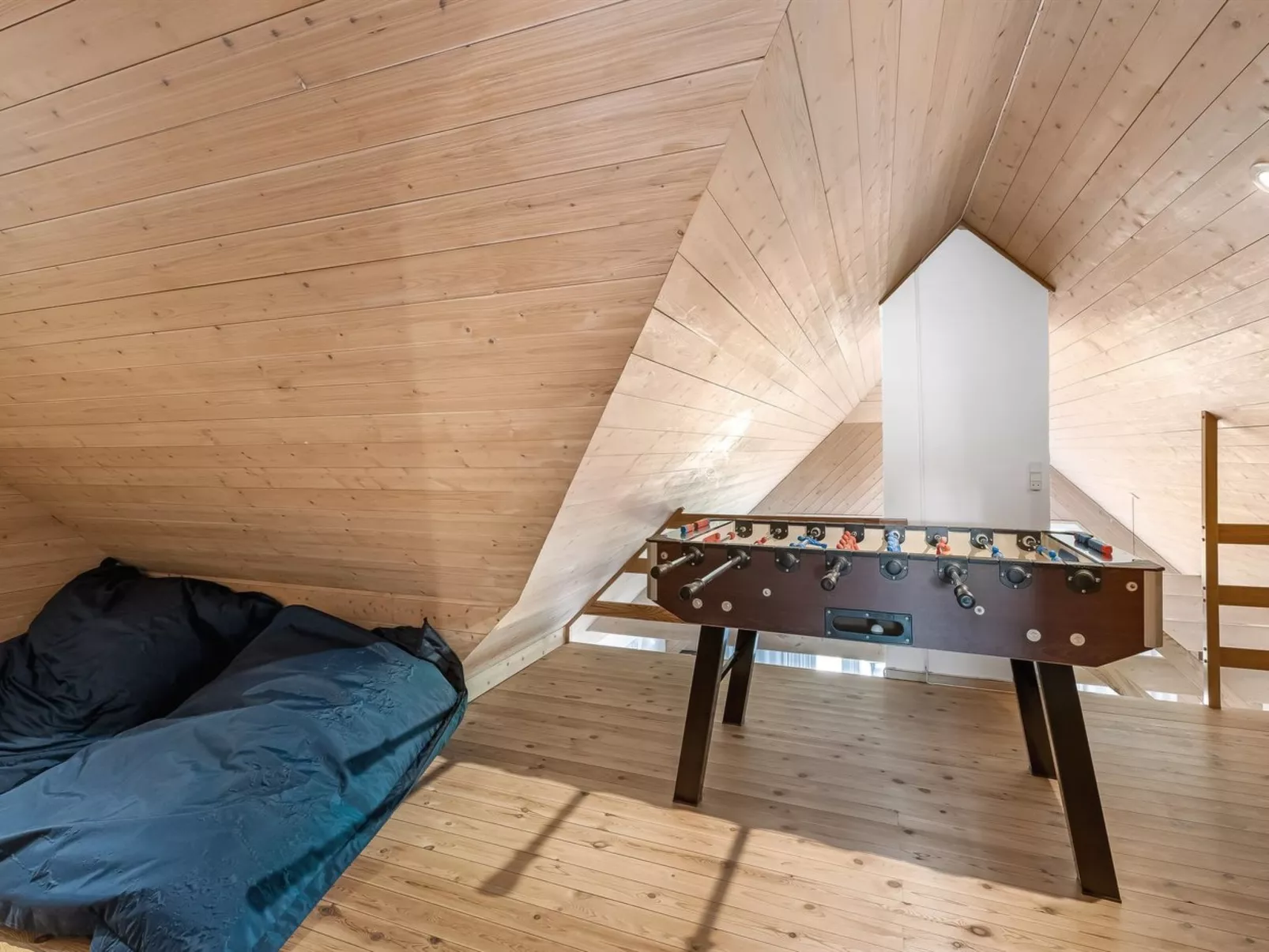 "Sondra" -  from the sea-Binnen