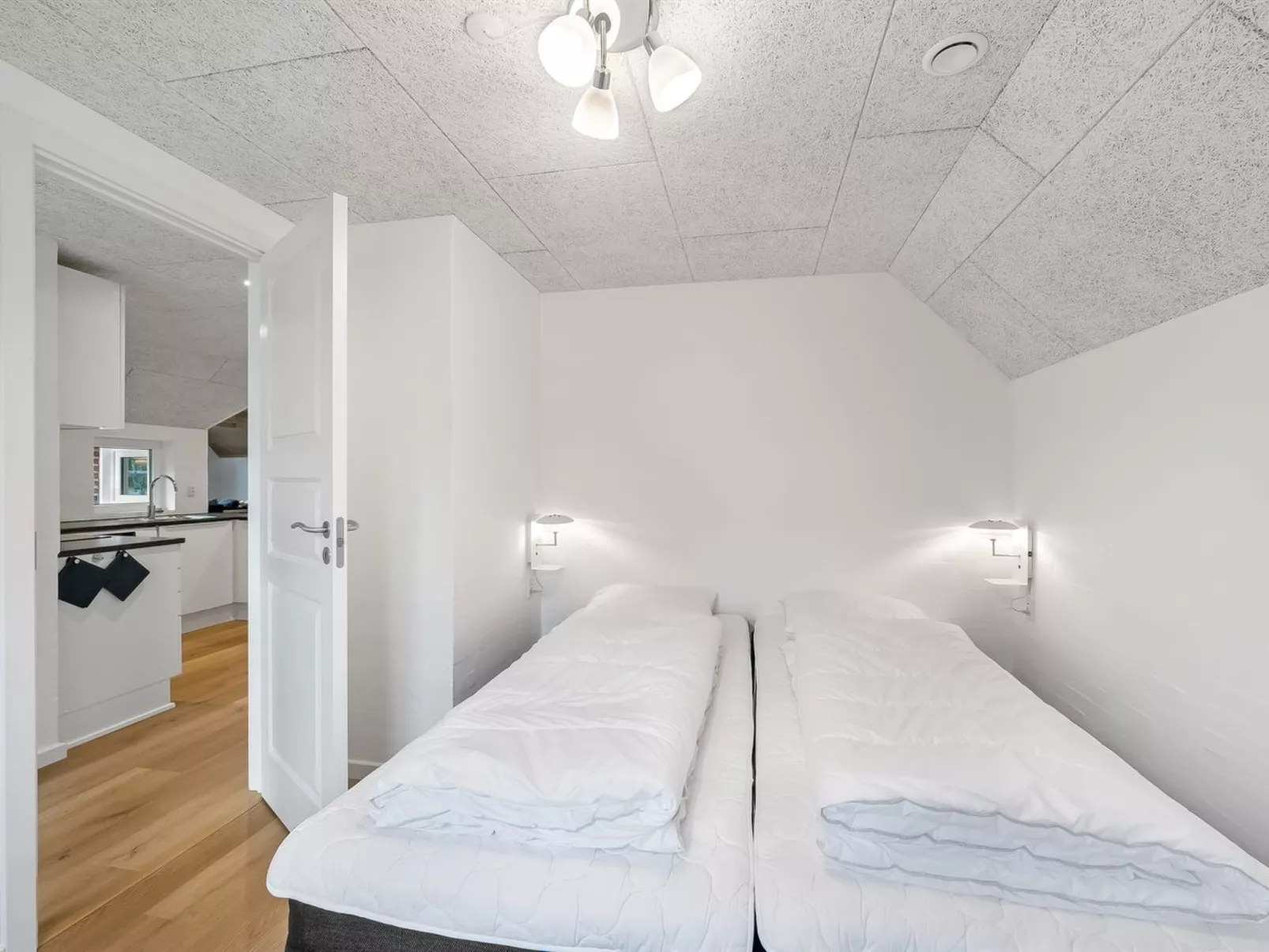 "Aivars" -  from the sea-Binnen