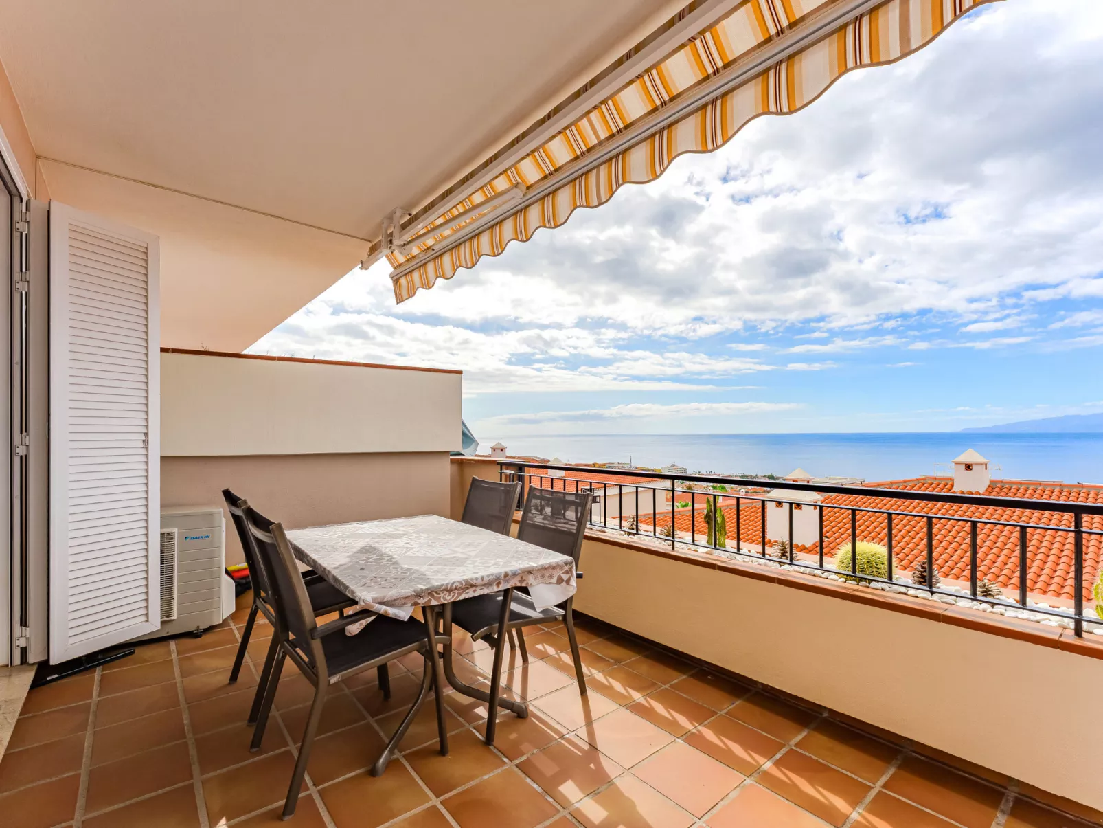 Santiago Seaview-Buiten