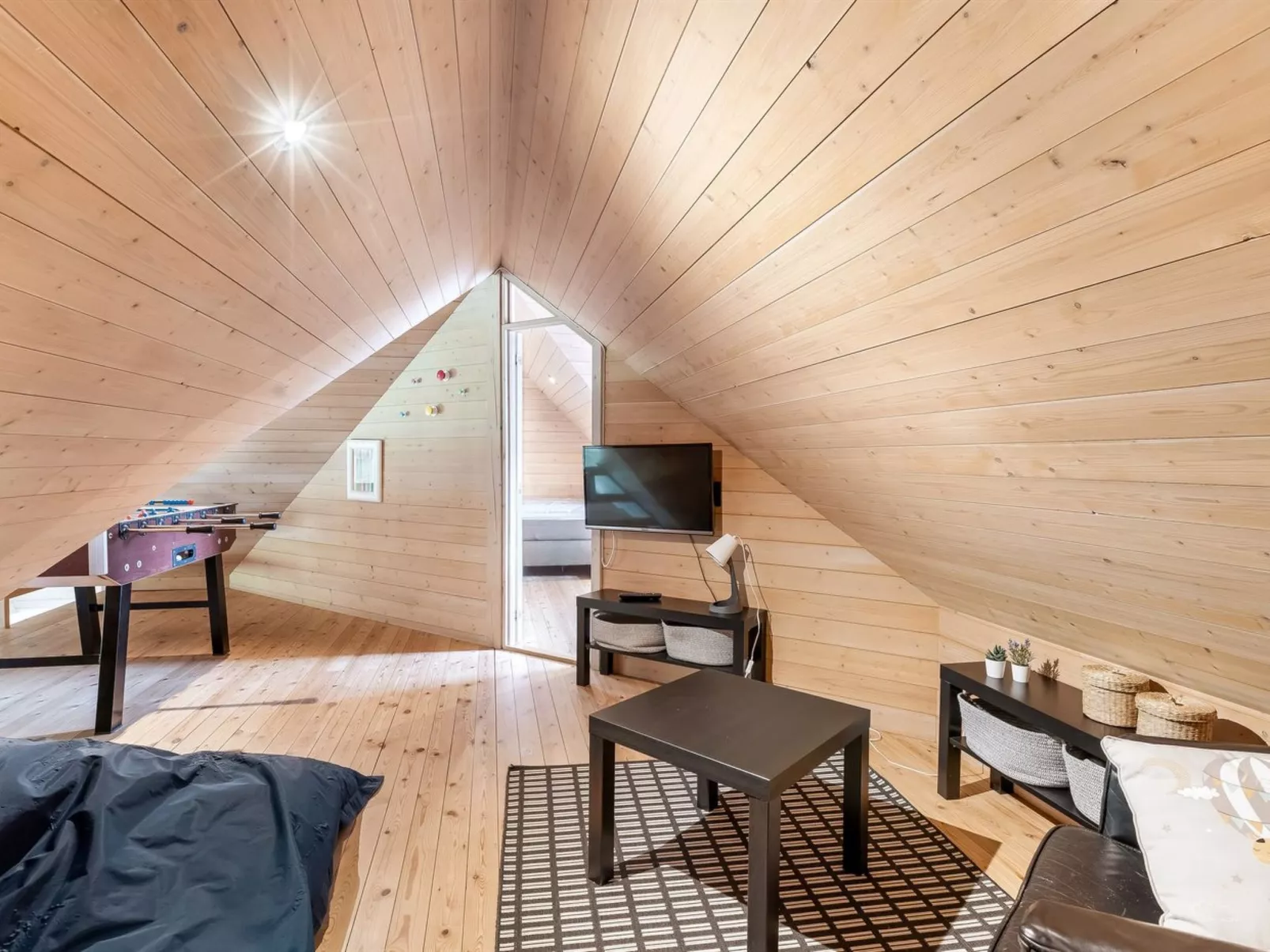 "Sondra" -  from the sea-Binnen