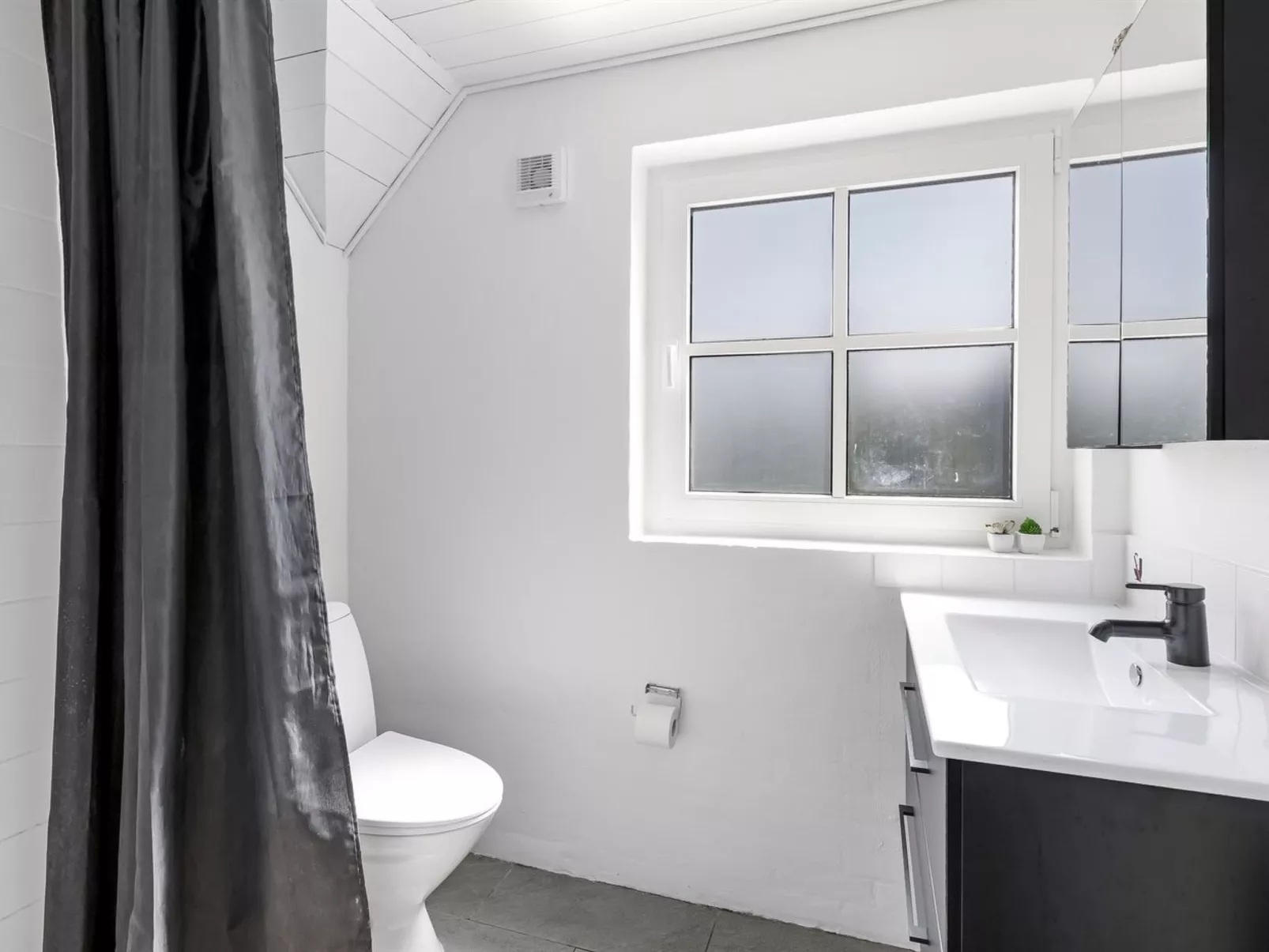 "Sondra" -  from the sea-Binnen