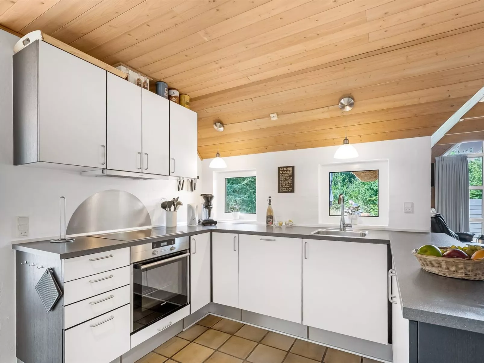 "Sondra" -  from the sea-Binnen