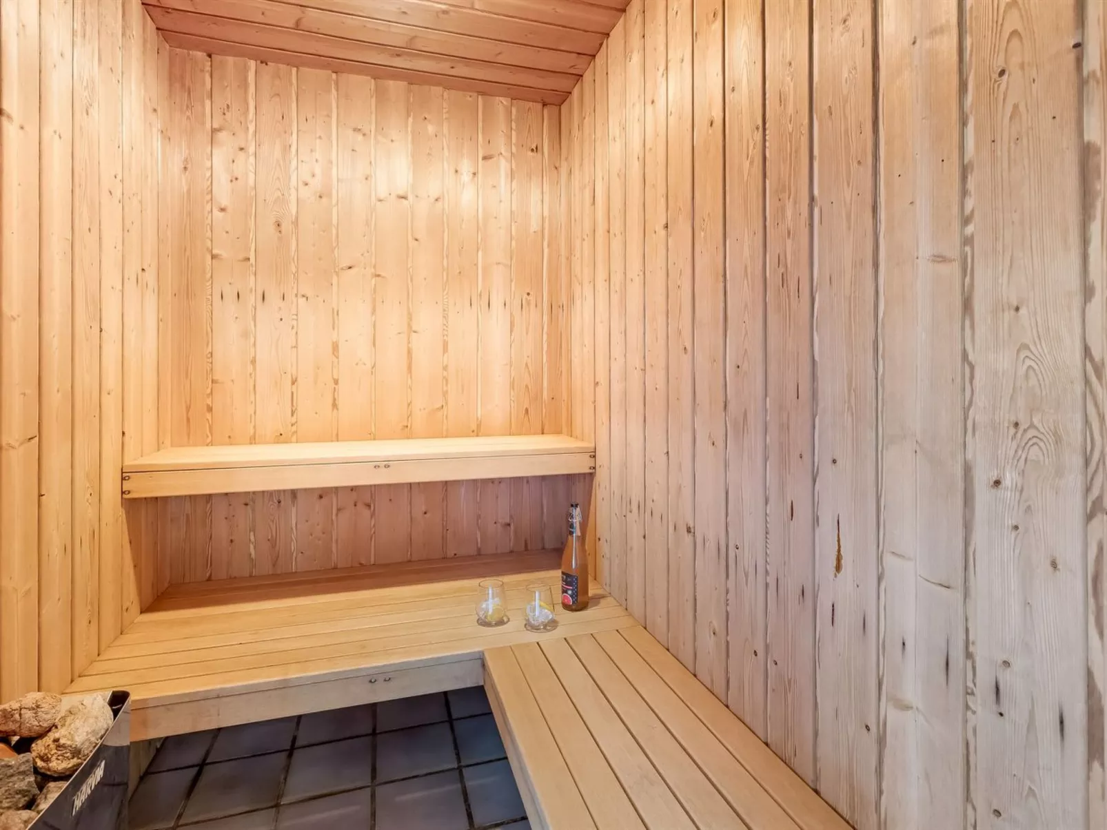 "Sondra" -  from the sea-Binnen