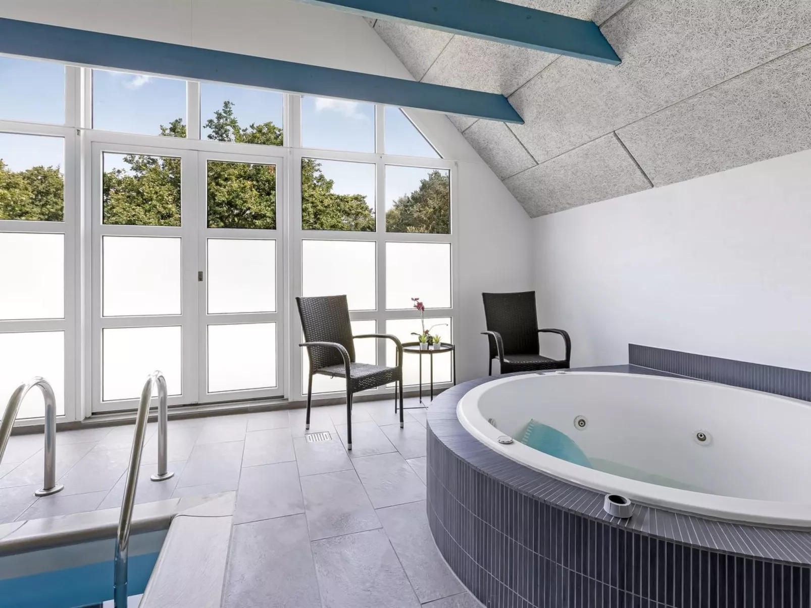 "Sondra" -  from the sea-Binnen