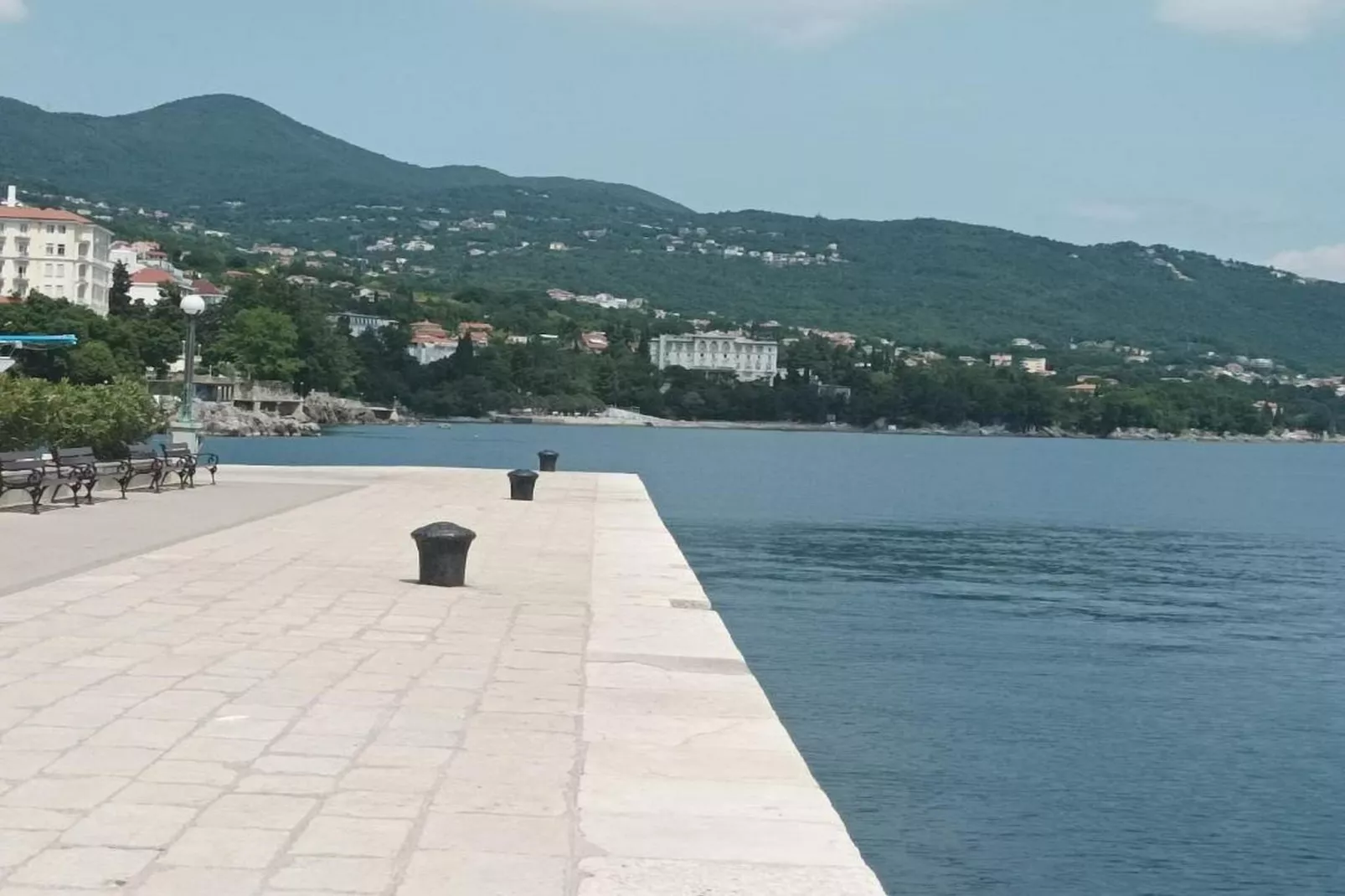 Aqua Maris Lovran - Two Bedroom Apartment with Balcony and Sea view-Sfeer