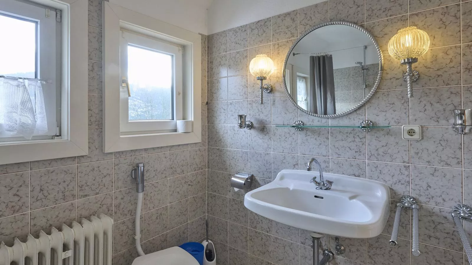 Kurhaus am Nordenau-Badkamer