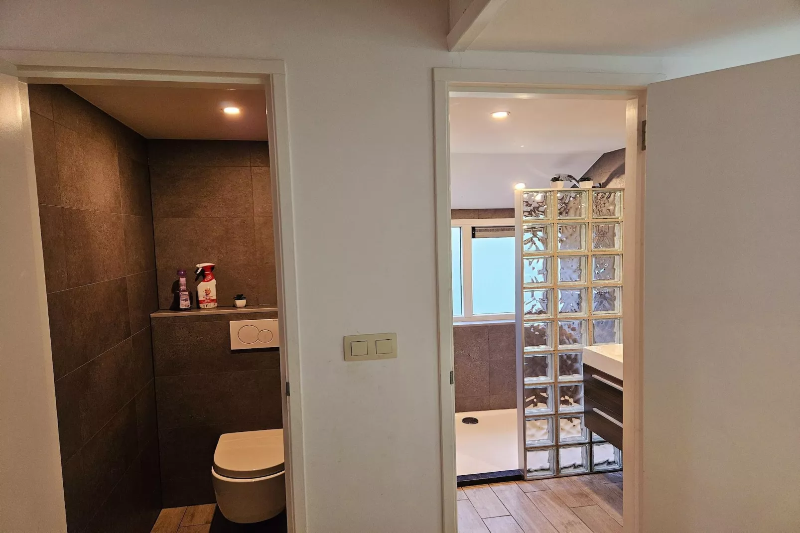 Chalet no 76-Badkamer