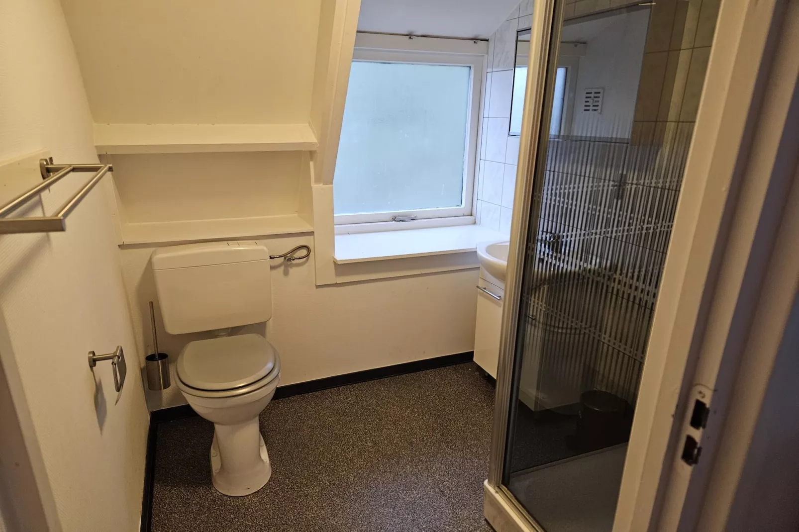 Chalet no 89-Badkamer