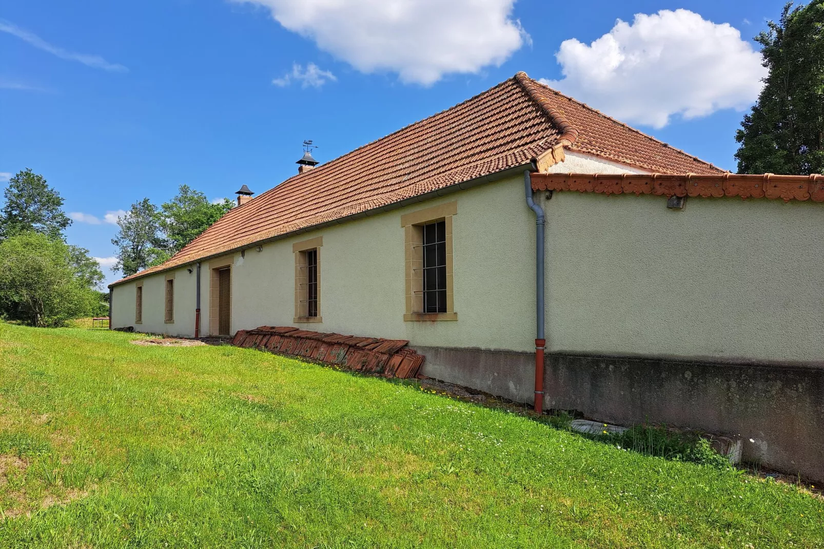 Maison de vacances - VIEURE-Buitenkant zomer