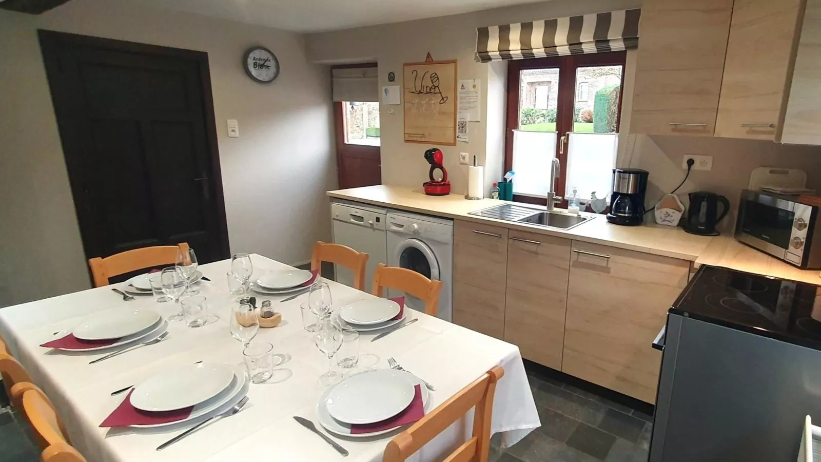 Les Pierris near F1 circuit-Eetkamer