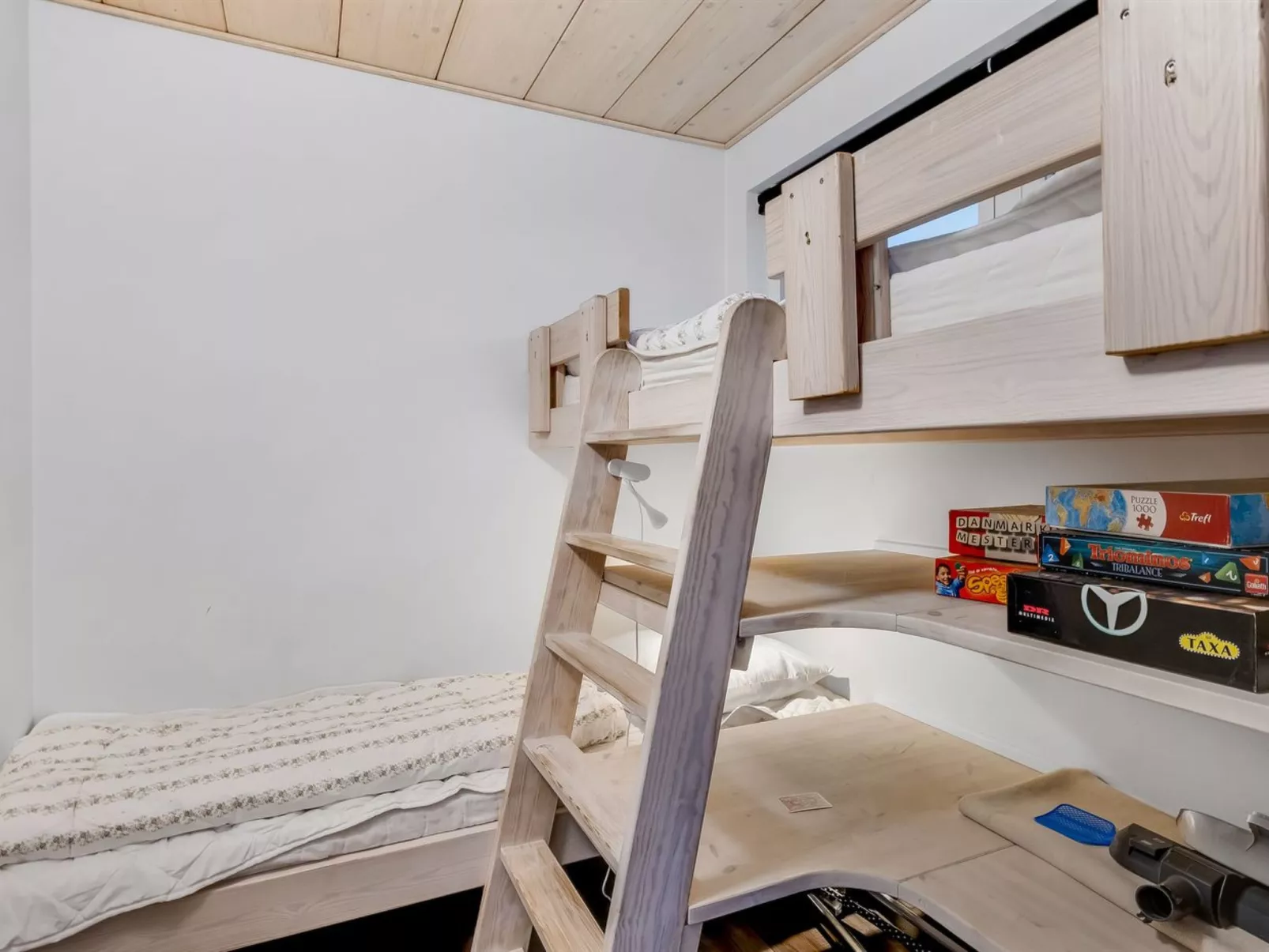 "Bundi" - 25m from the sea-Binnen