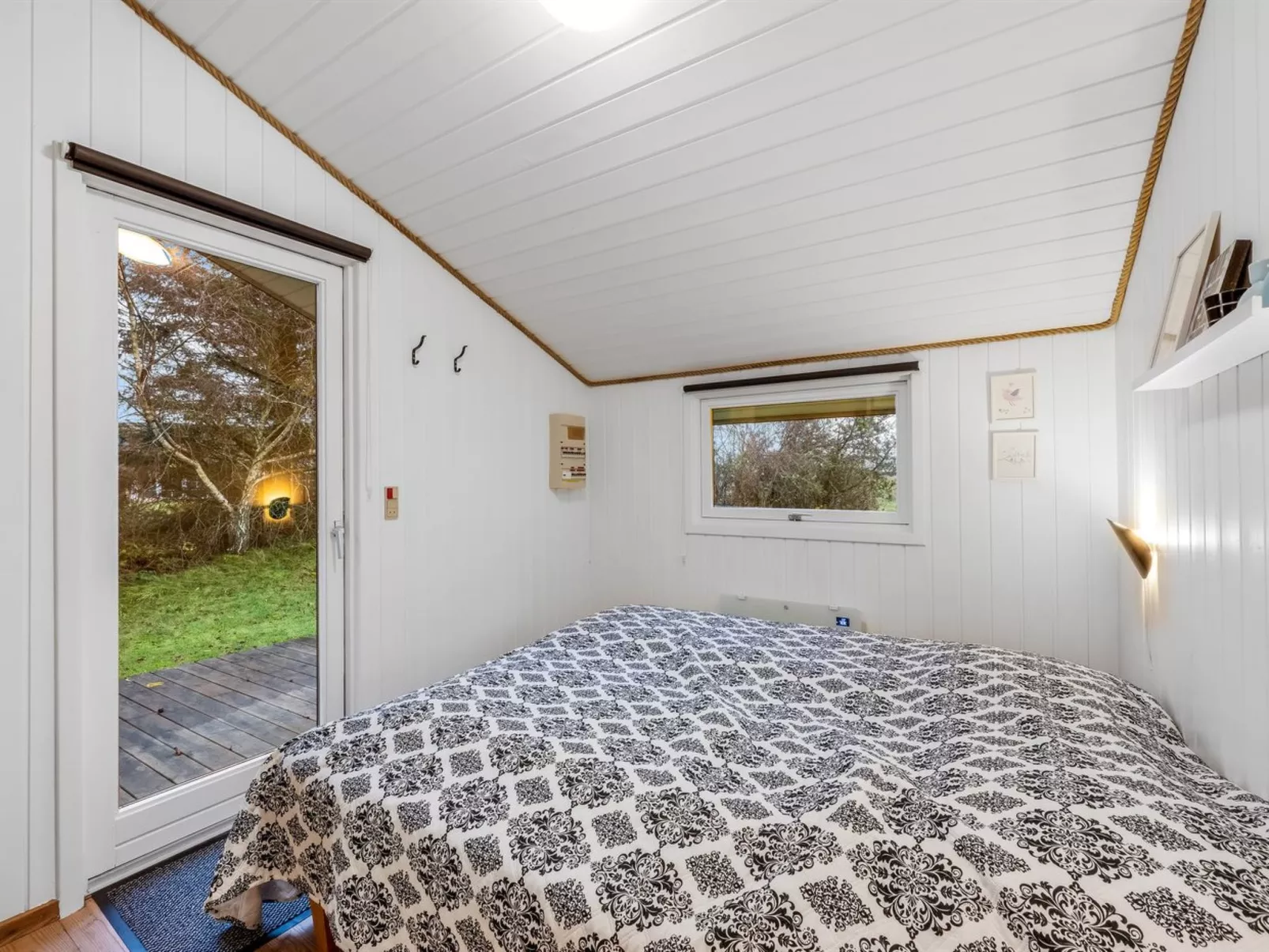 "Veera" -  from the sea-Binnen