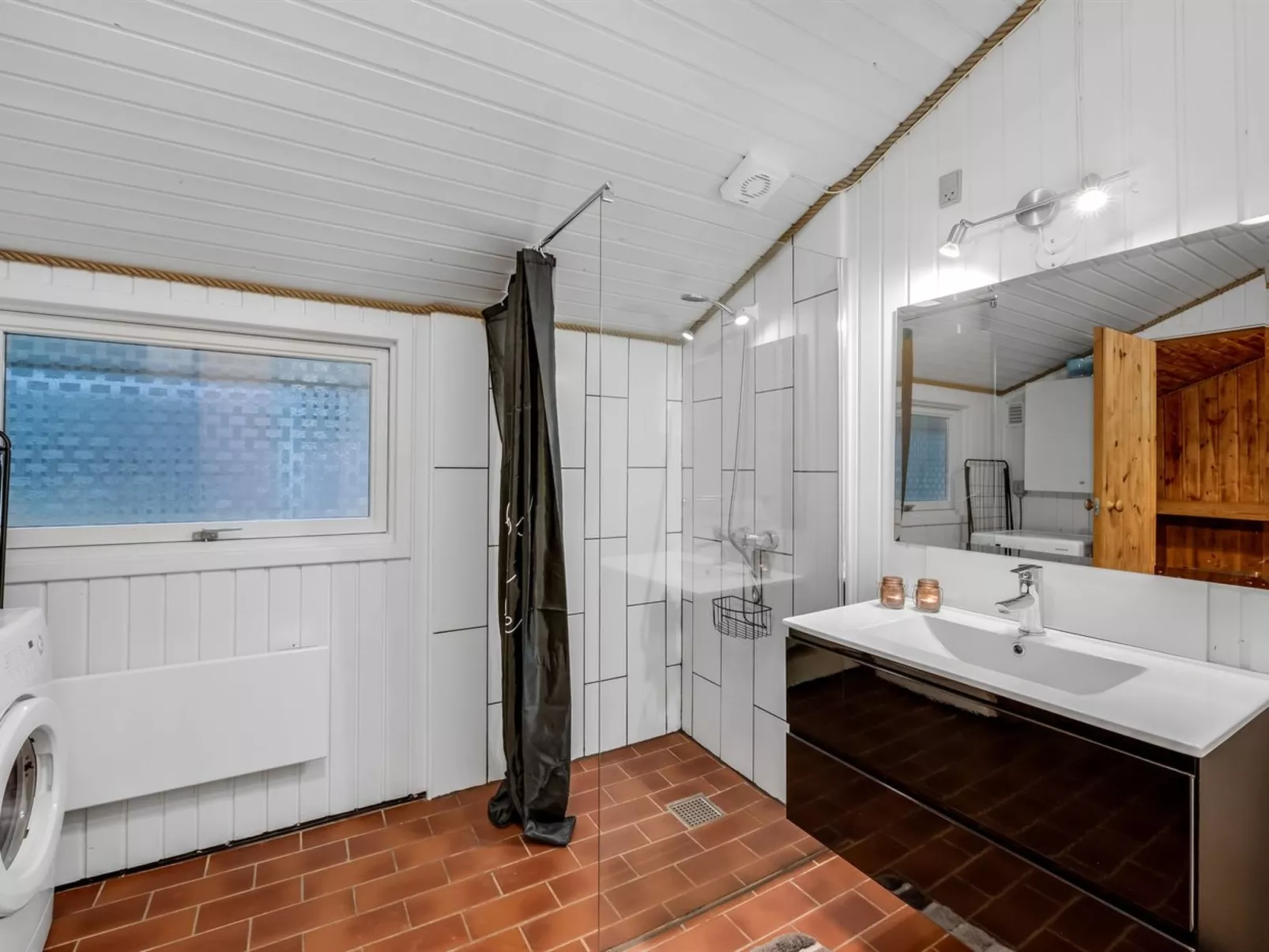 "Veera" -  from the sea-Binnen