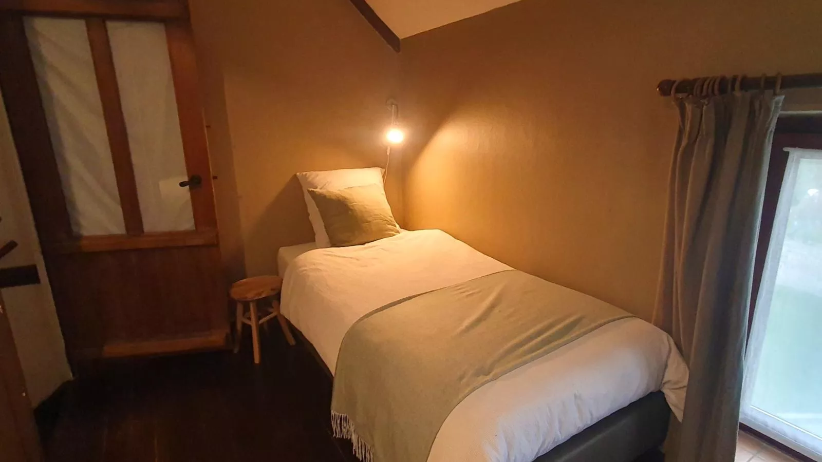 Les Pierris near F1 circuit-Slaapkamer