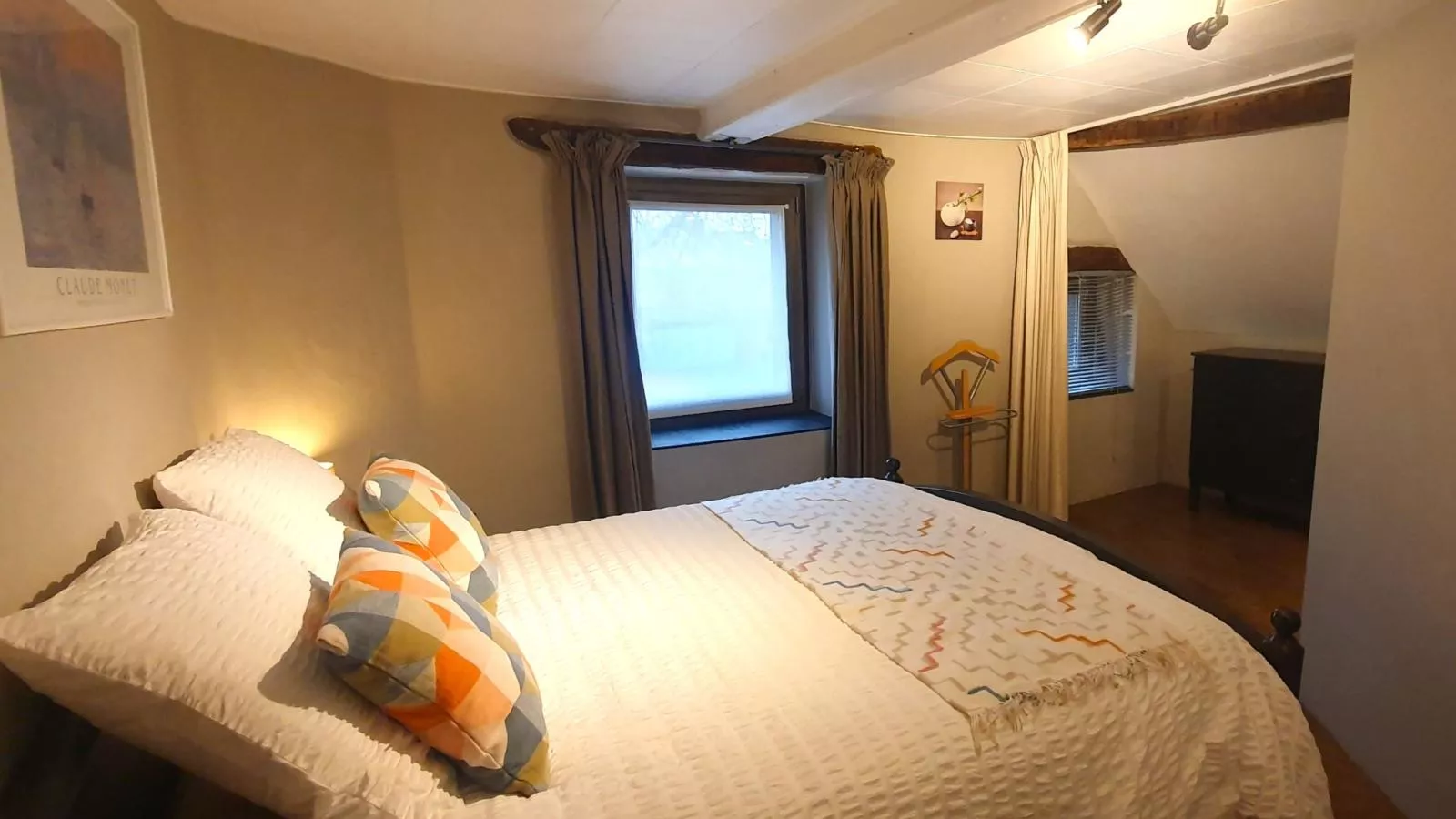 Les Pierris near F1 circuit-Slaapkamer