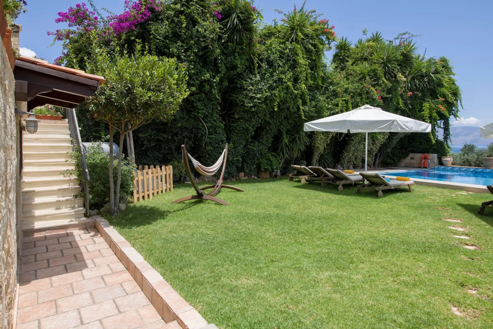 Villa Arhontariki 6prs-Tuinen zomer