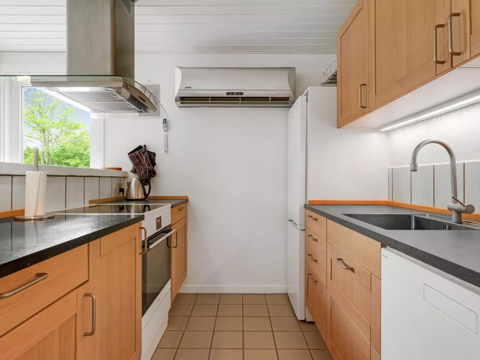 "Ensio" - 1.2km from the sea-Binnen