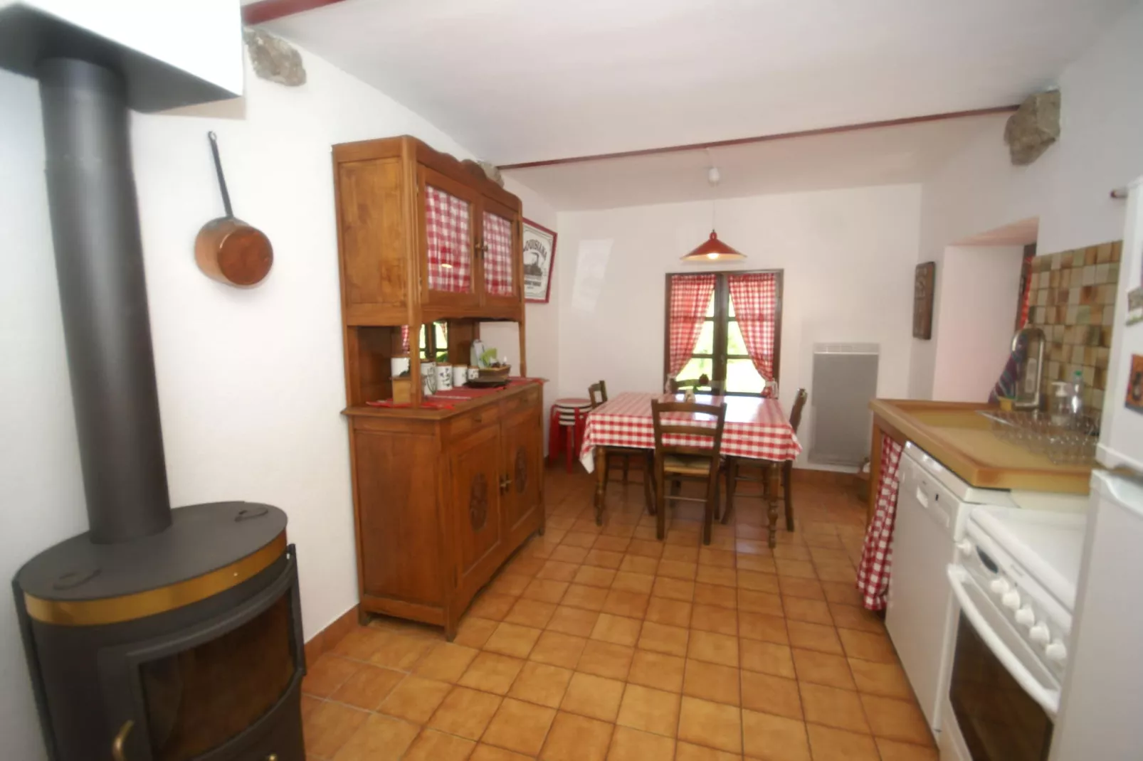 Maison de Vacances  - St Julien de Gua-Keuken