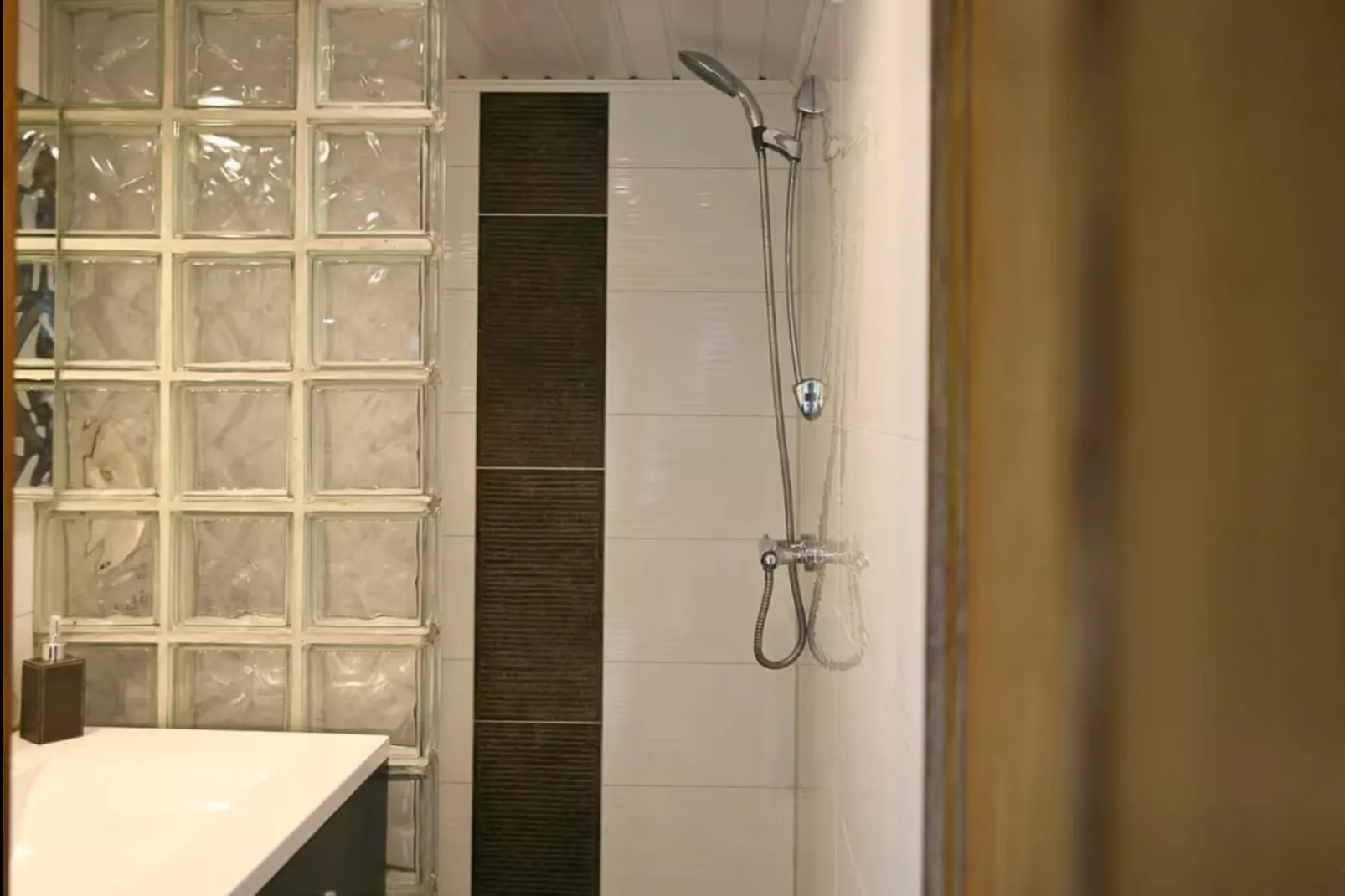 Gîte de 8 personnes avec piscine-Badkamer