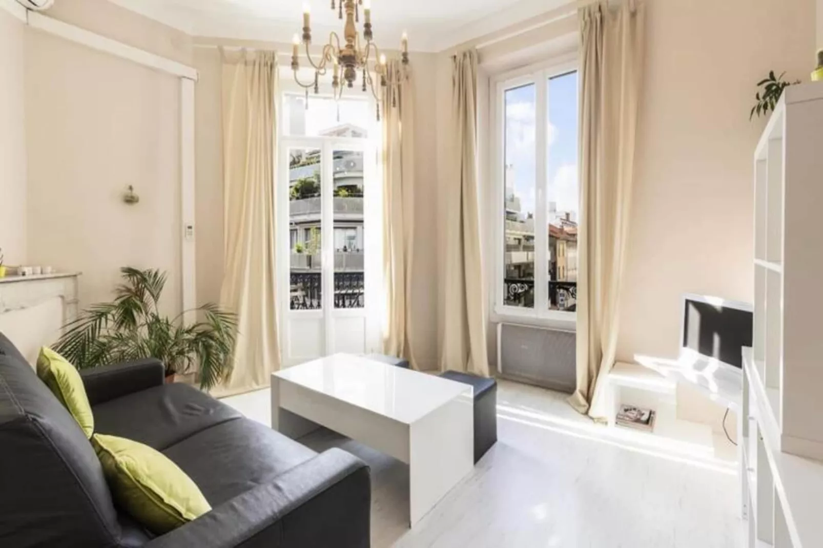 Résidence Appartement 39 M2 En Plein Centre Ville De Cannes, Climatisé