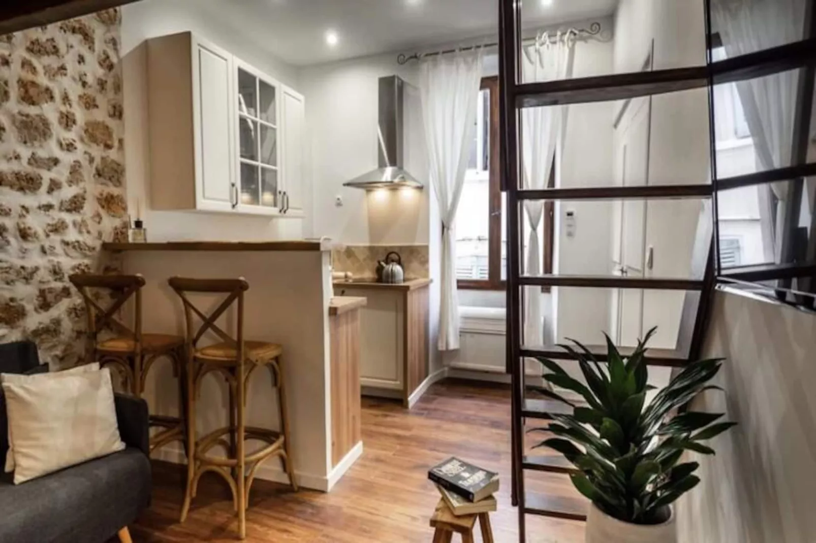 Joli Studio Climatisé - Vieil Antibes