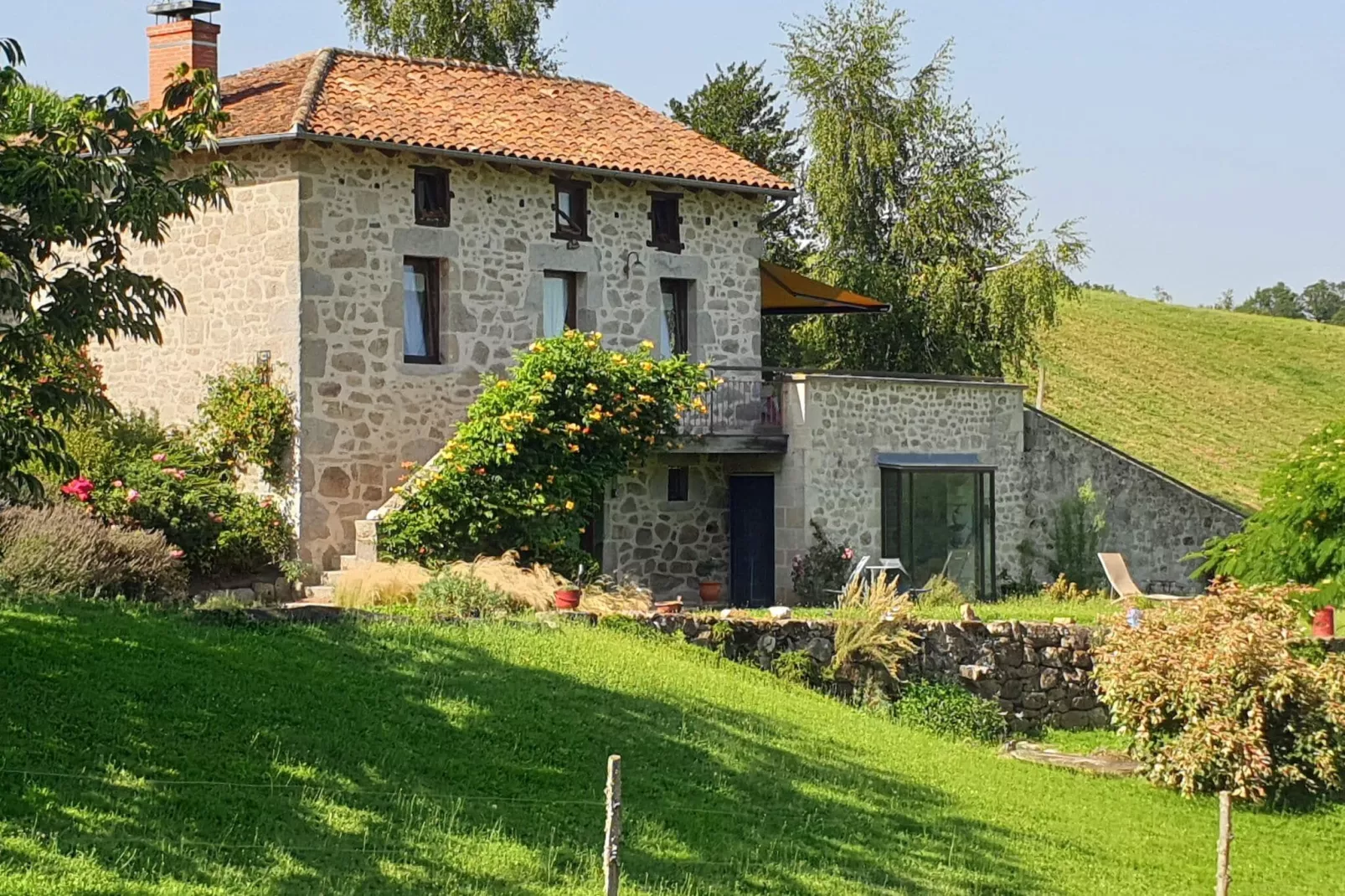 Maison auvergnate avec jacuzzi et sauna