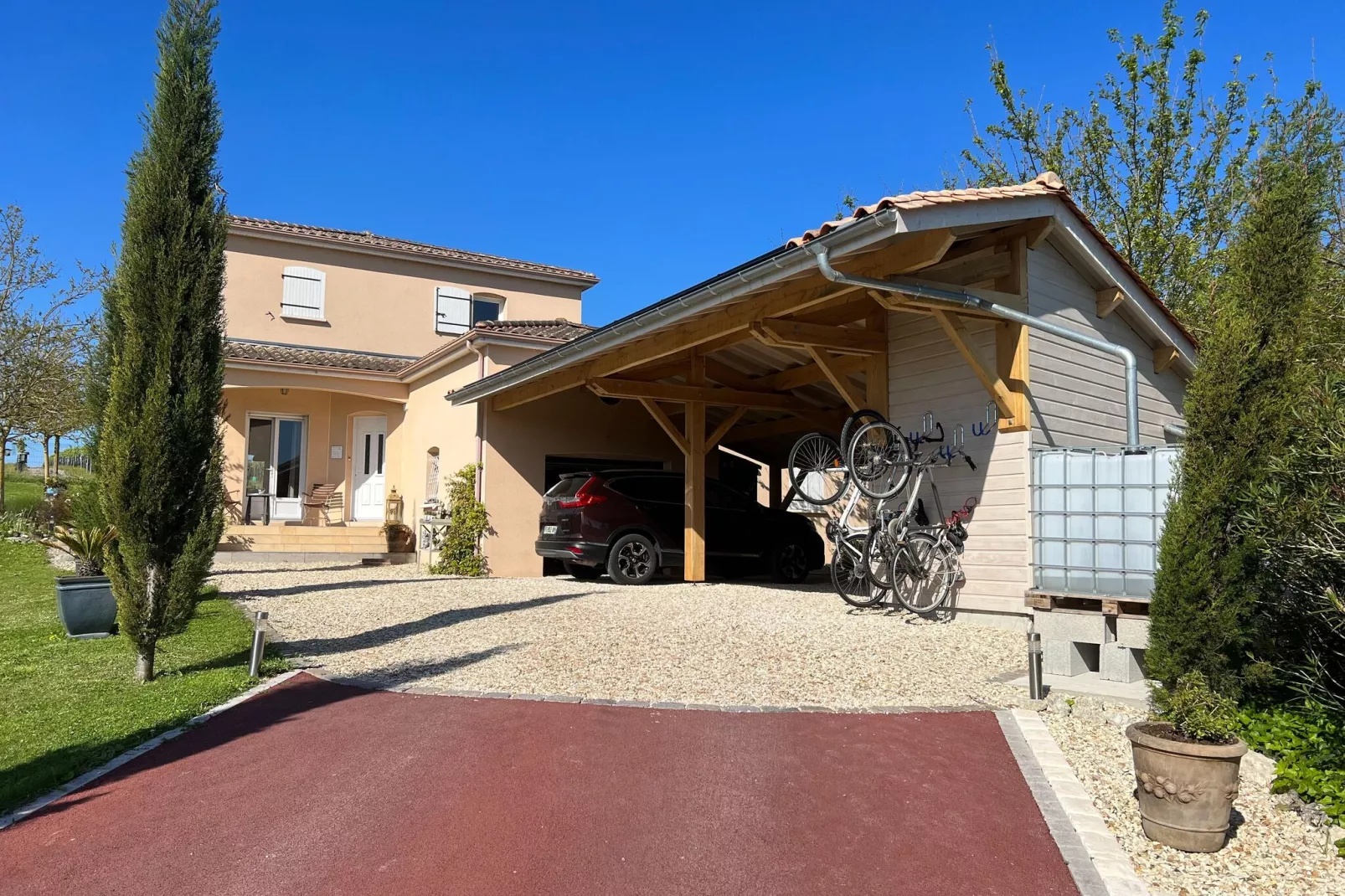 Maison mitoyenne avec piscine-Buitenkant zomer