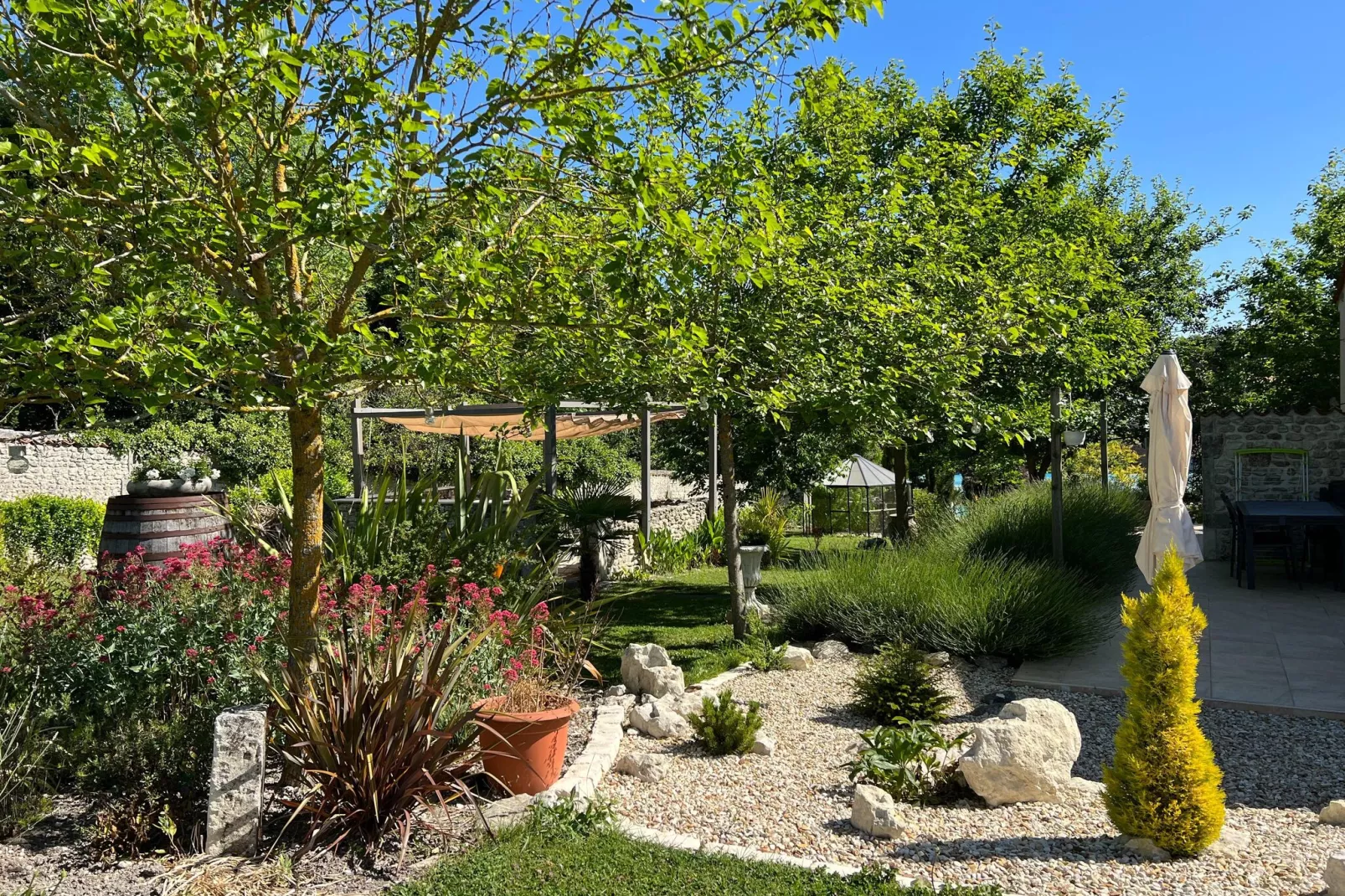 Maison mitoyenne avec piscine-Tuinen zomer