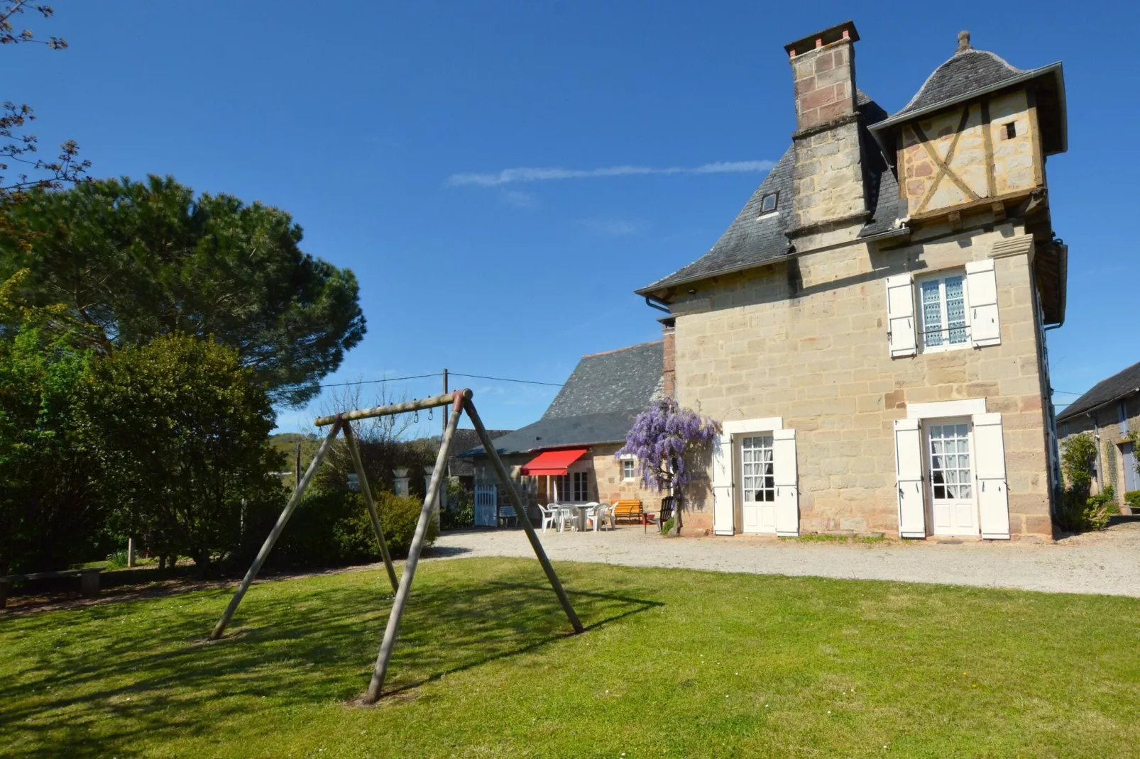 Le Rouvet près de Dordogne-Buitenkant zomer