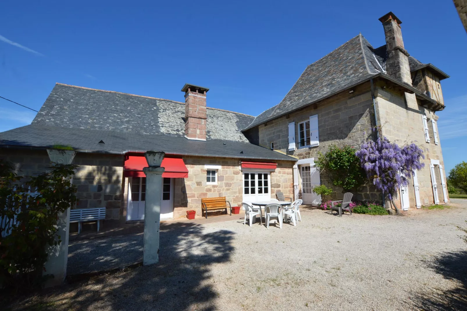 Le Rouvet près de Dordogne-Buitenkant zomer