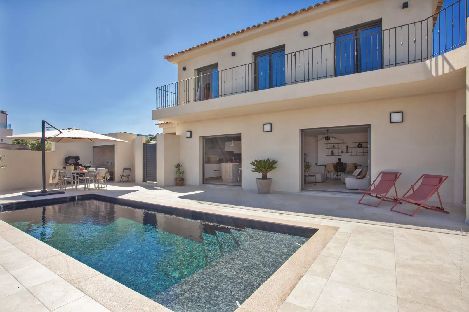 Superbe villa 8 personnes avec piscine et vue mer-Buitenkant zomer