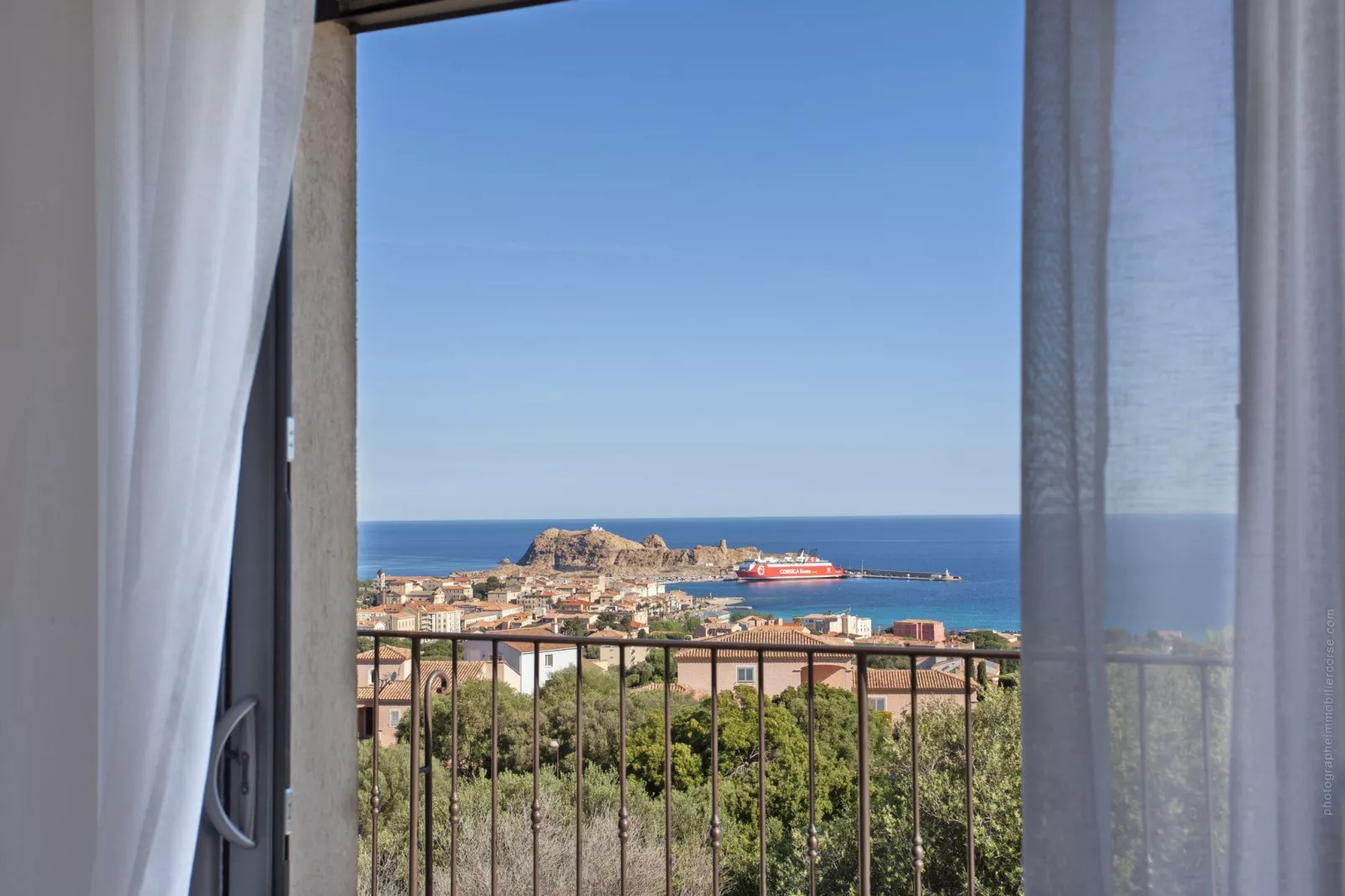 Superbe villa 8 personnes avec piscine et vue mer-Uitzicht zomer