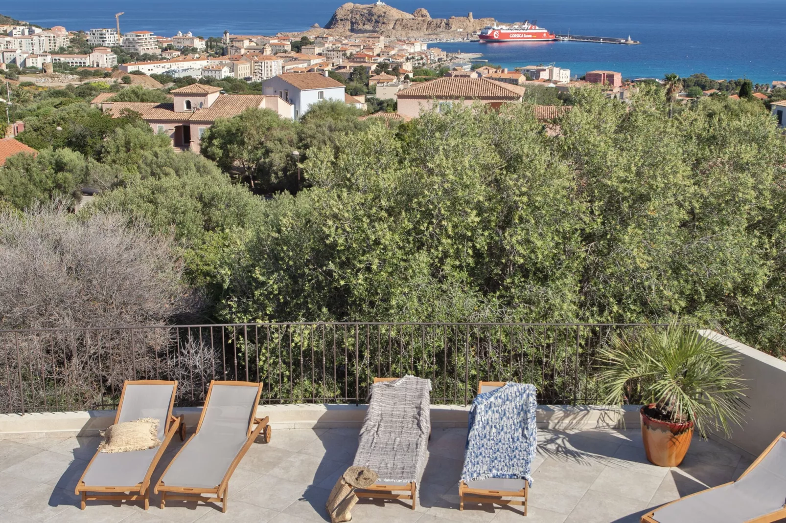 Superbe villa 8 personnes avec piscine et vue mer-Uitzicht zomer