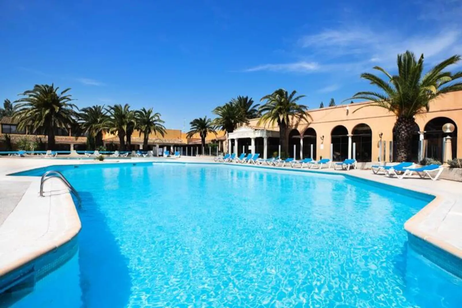 SOWELL Family Les Amandiers****